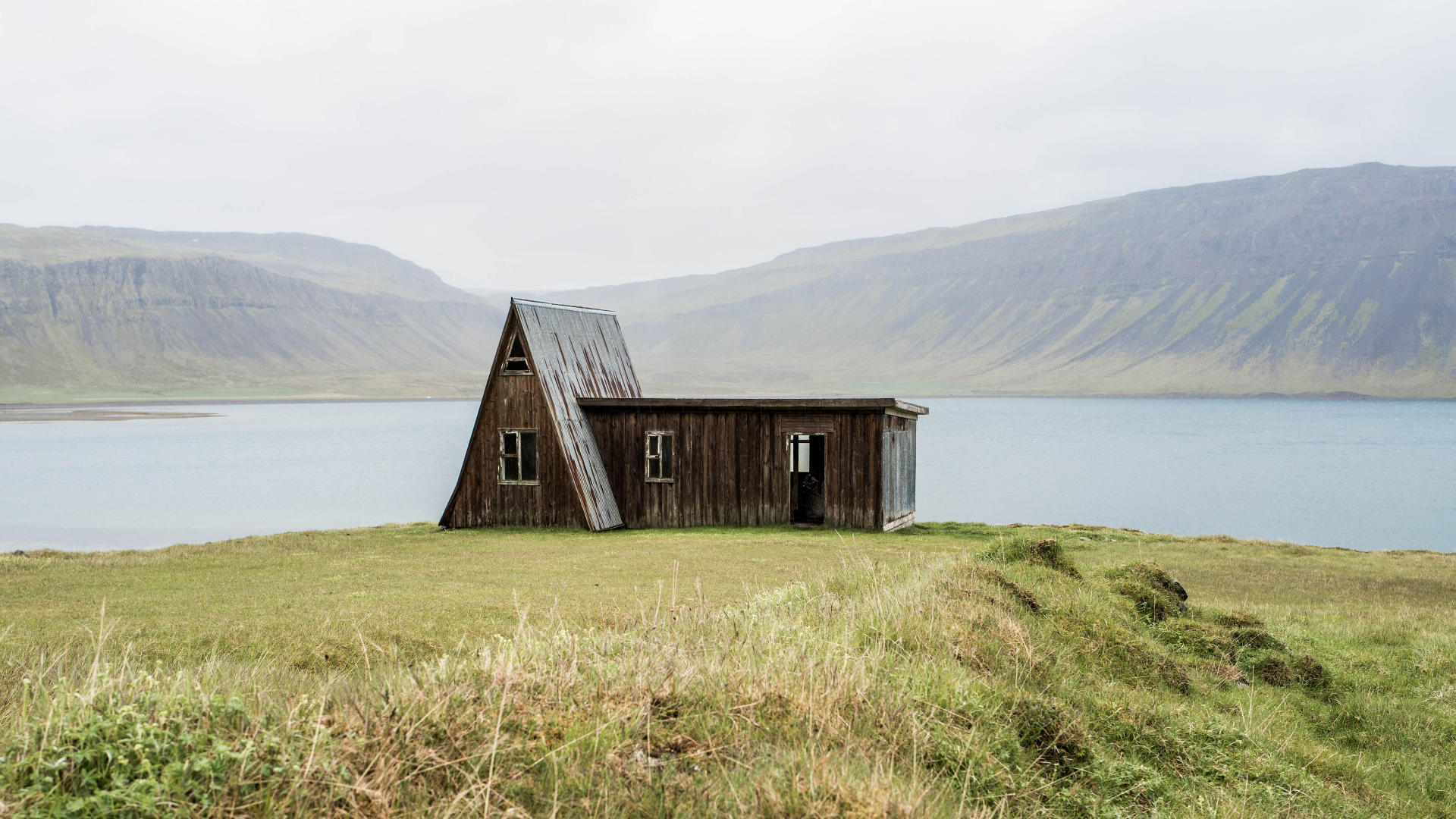 Abandoned wooden house by a fjord in Iceland HD Wallpaper