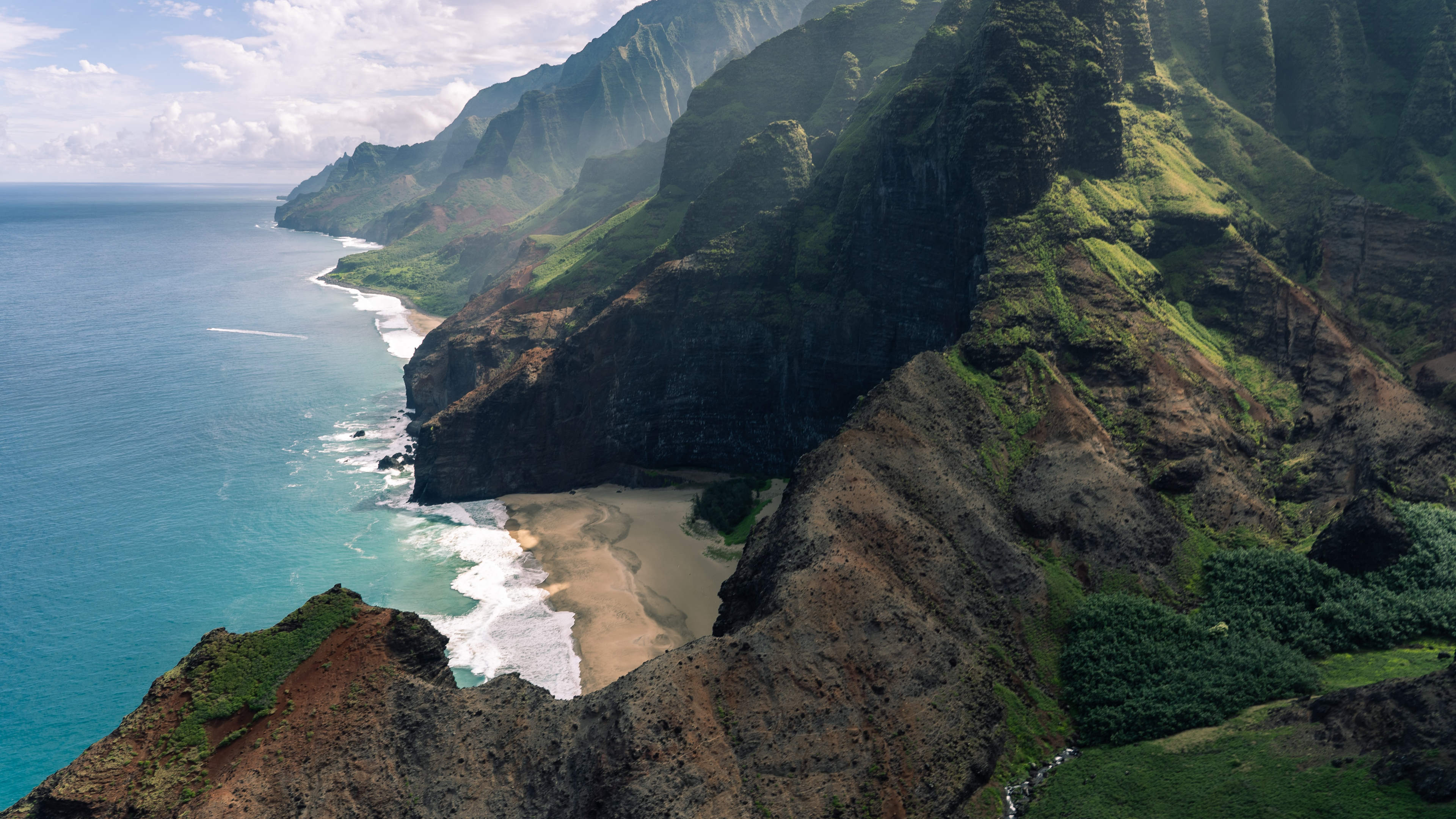 4K Napali Coast Mountains and Sea in Hawaii HD Wallpaper