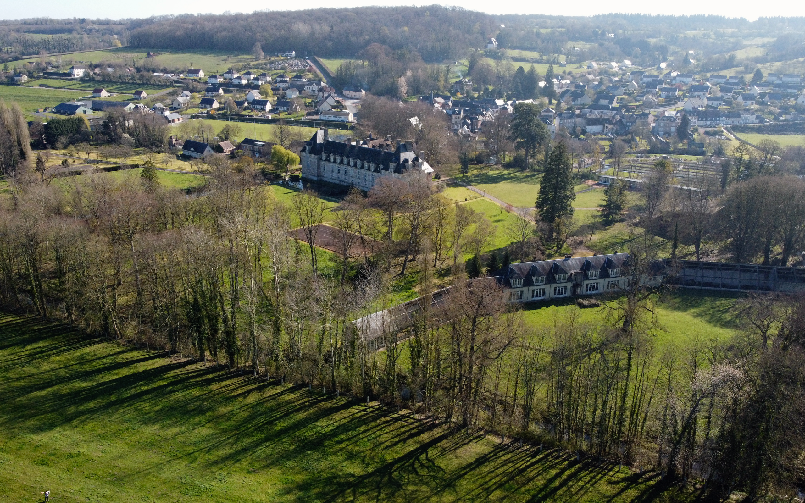 Aerial view of a French village and chateau HD Wallpaper