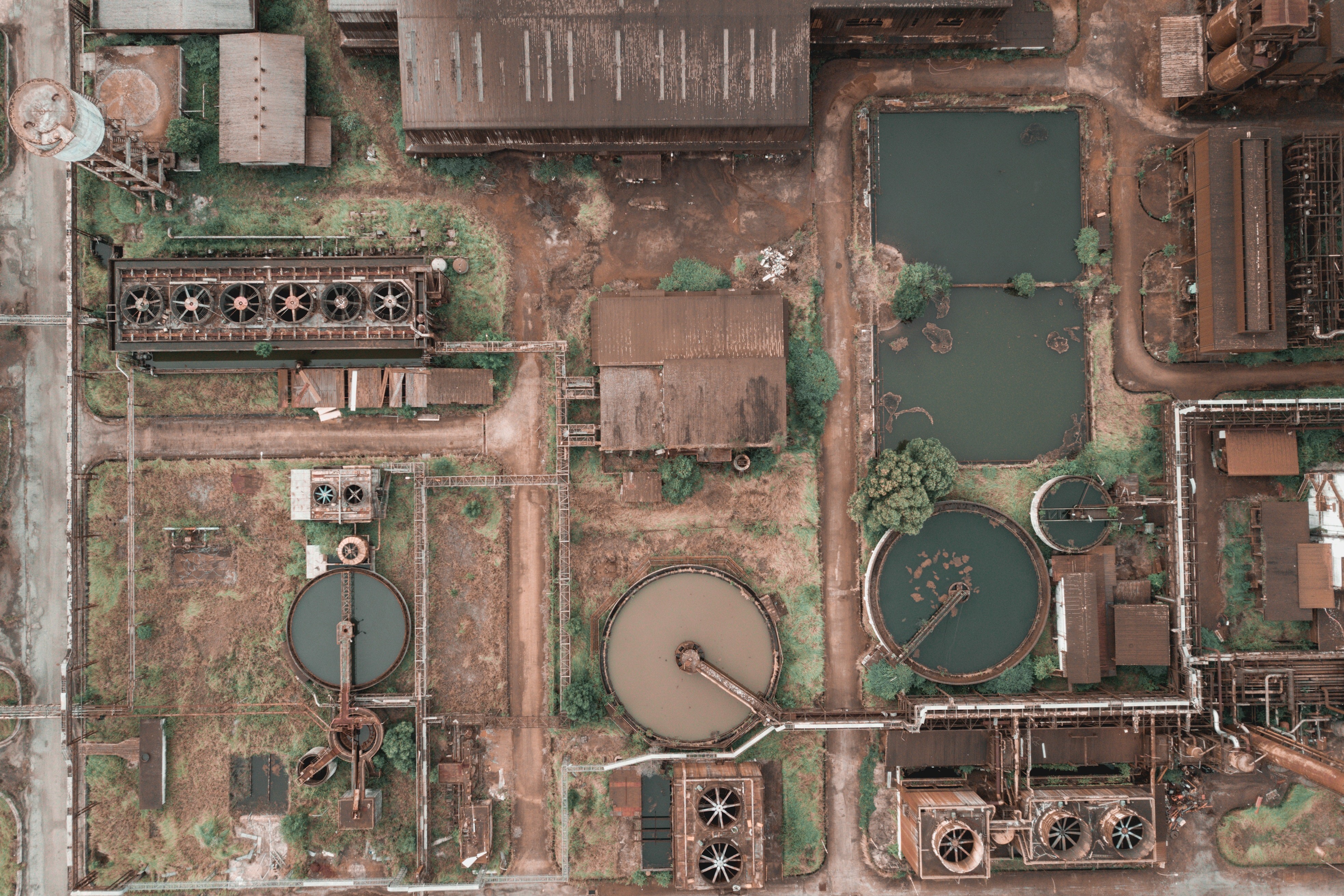 Aerial view of an industrial complex with water treatment facilities HD Wallpaper