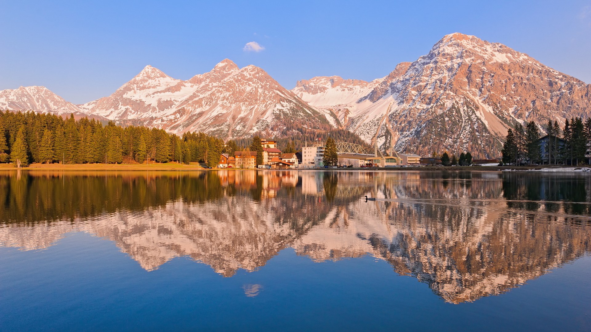 Lake reflection of mountains and buildings HD Wallpaper