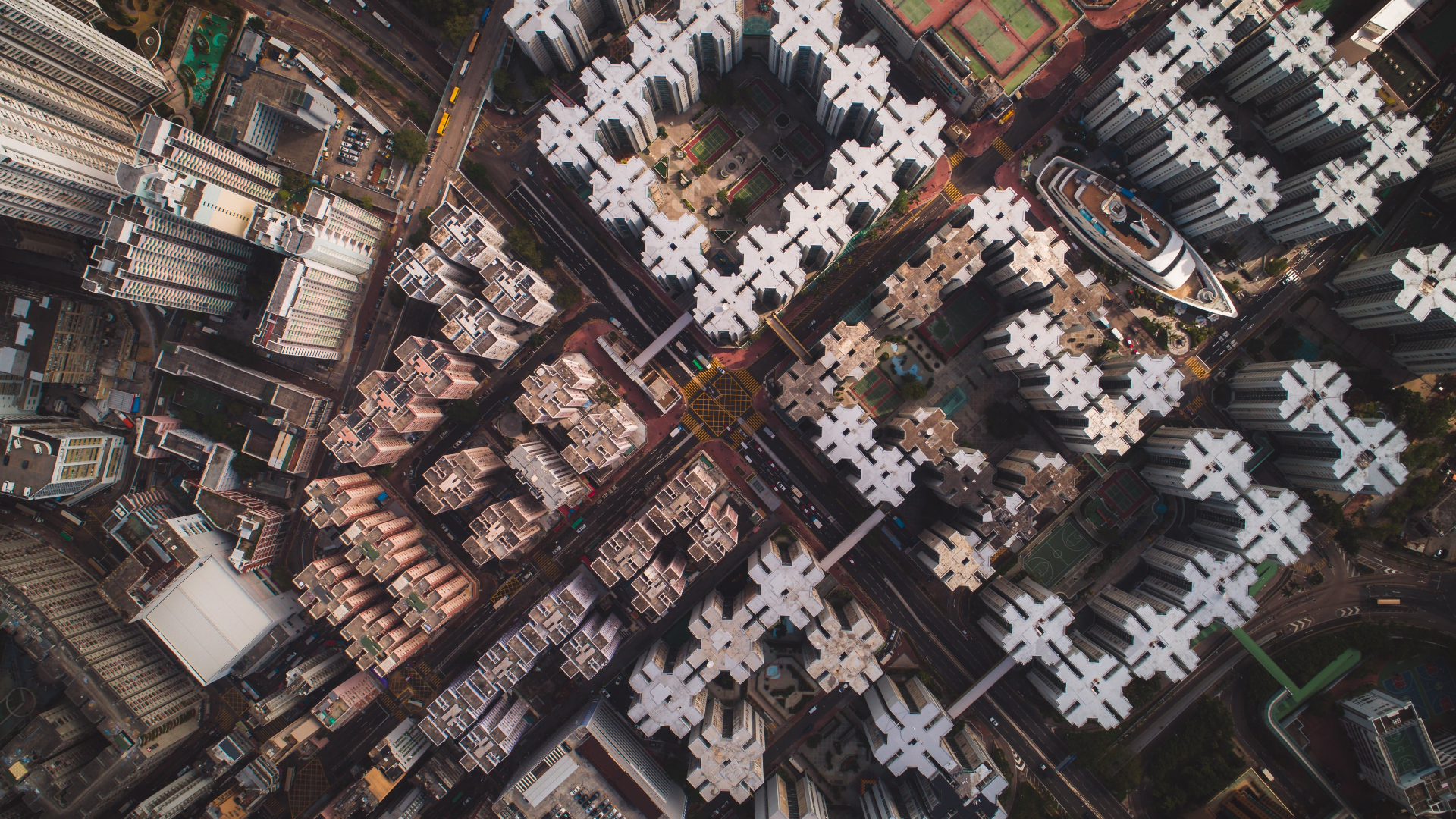 Aerial view of Hong Kong residential buildings and roads HD Wallpaper