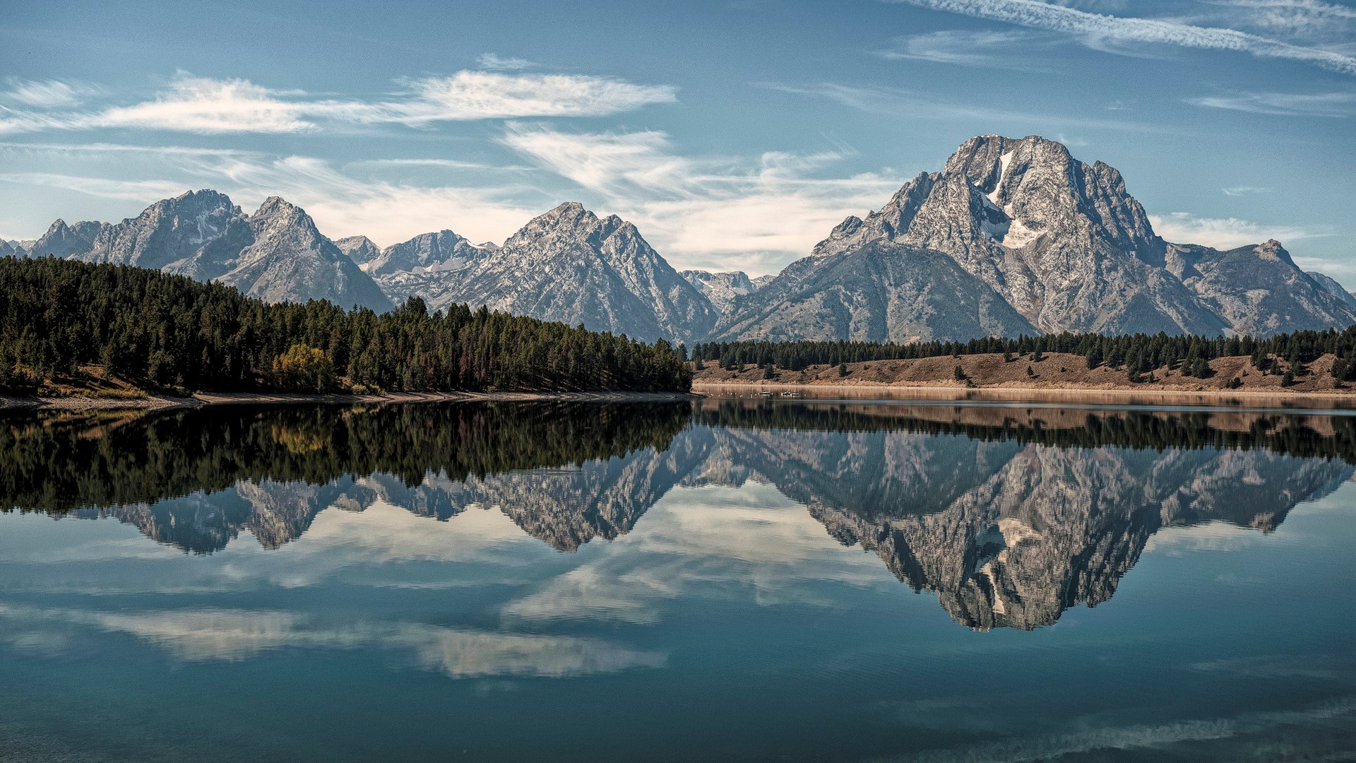 Mountains reflected in a calm lake HD Wallpaper