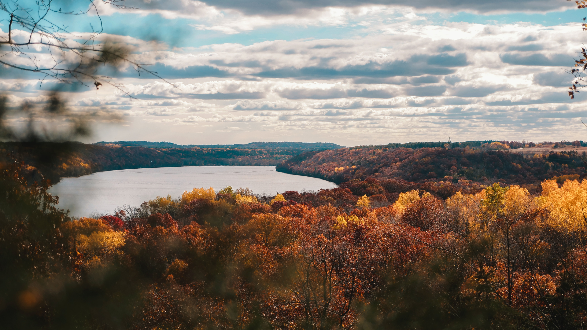 Autumn forest landscape with a lake in Minnesota, USA HD Wallpaper