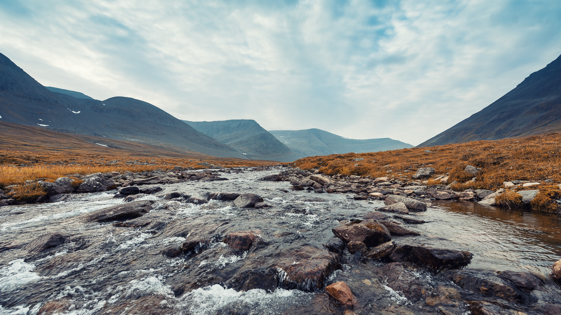 River flowing through a mountain valley with dry grass HD Wallpaper
