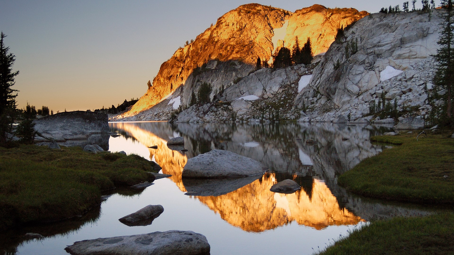 Mountain lake reflecting golden sunset light HD Wallpaper