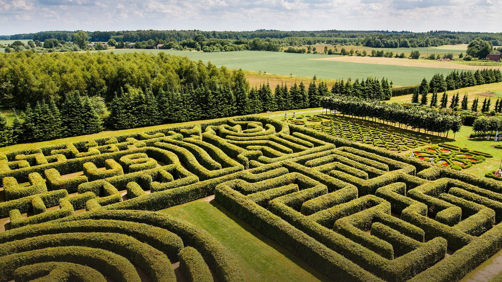 Hortulus Labyrinth in Poland with Trees and Fields HD Wallpaper