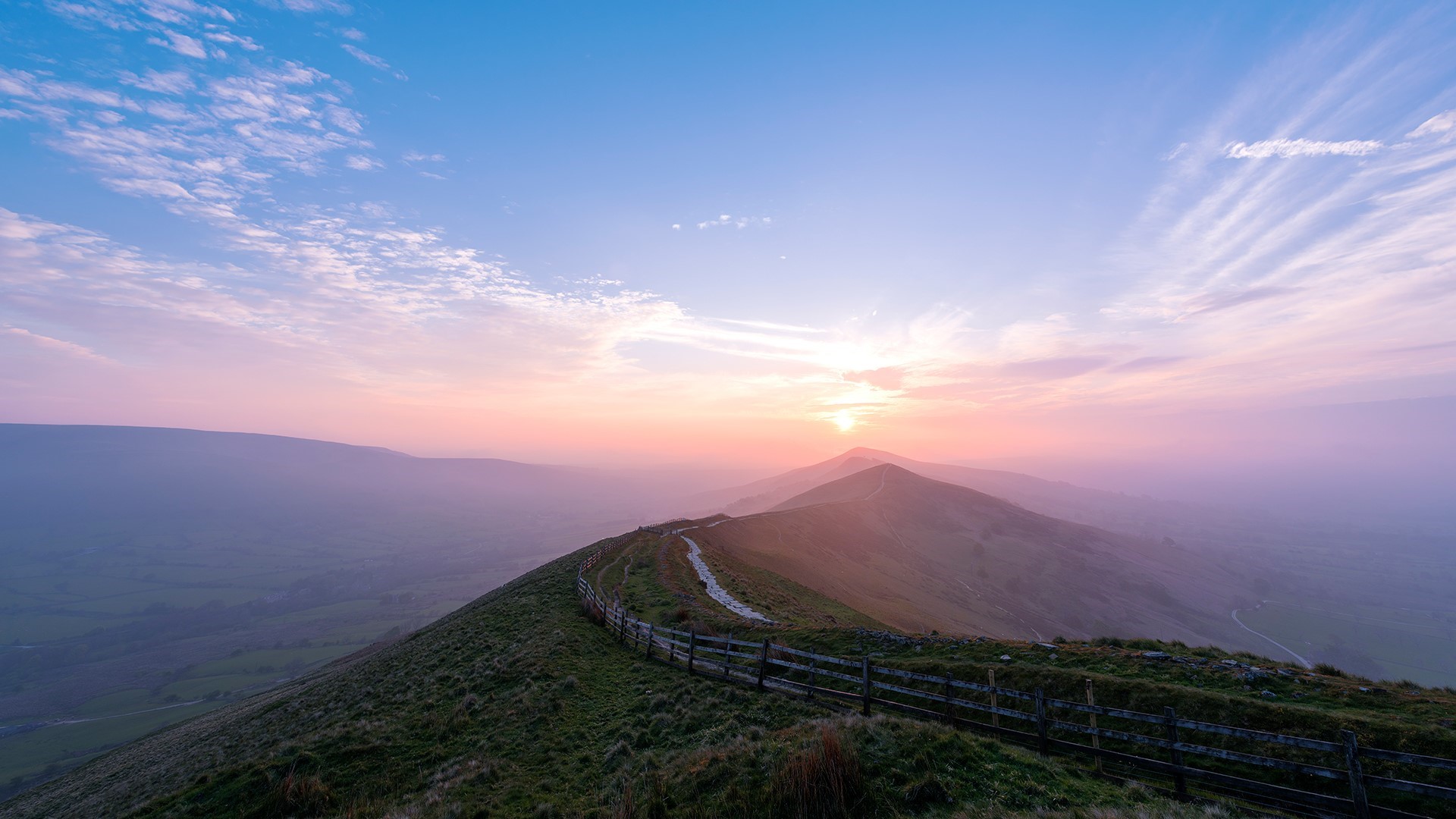 Sunrise over the Great Ridge with mist and clouds HD Wallpaper