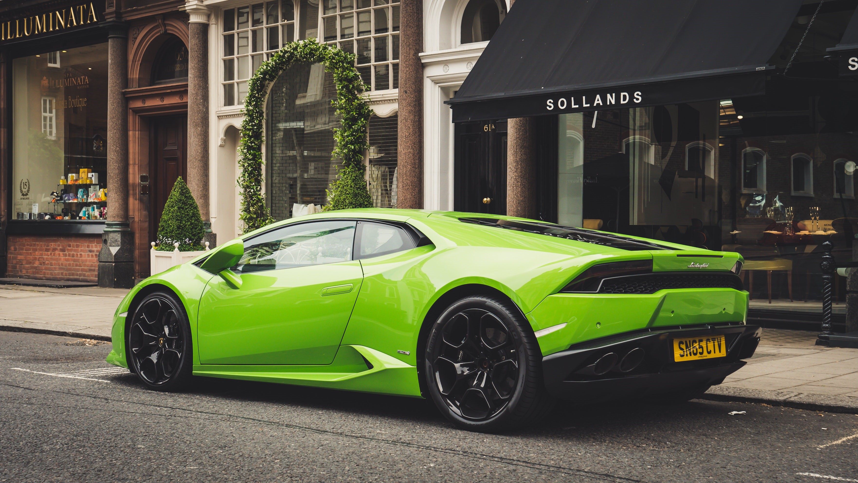 Green Lamborghini Huracan parked on street HD Wallpaper