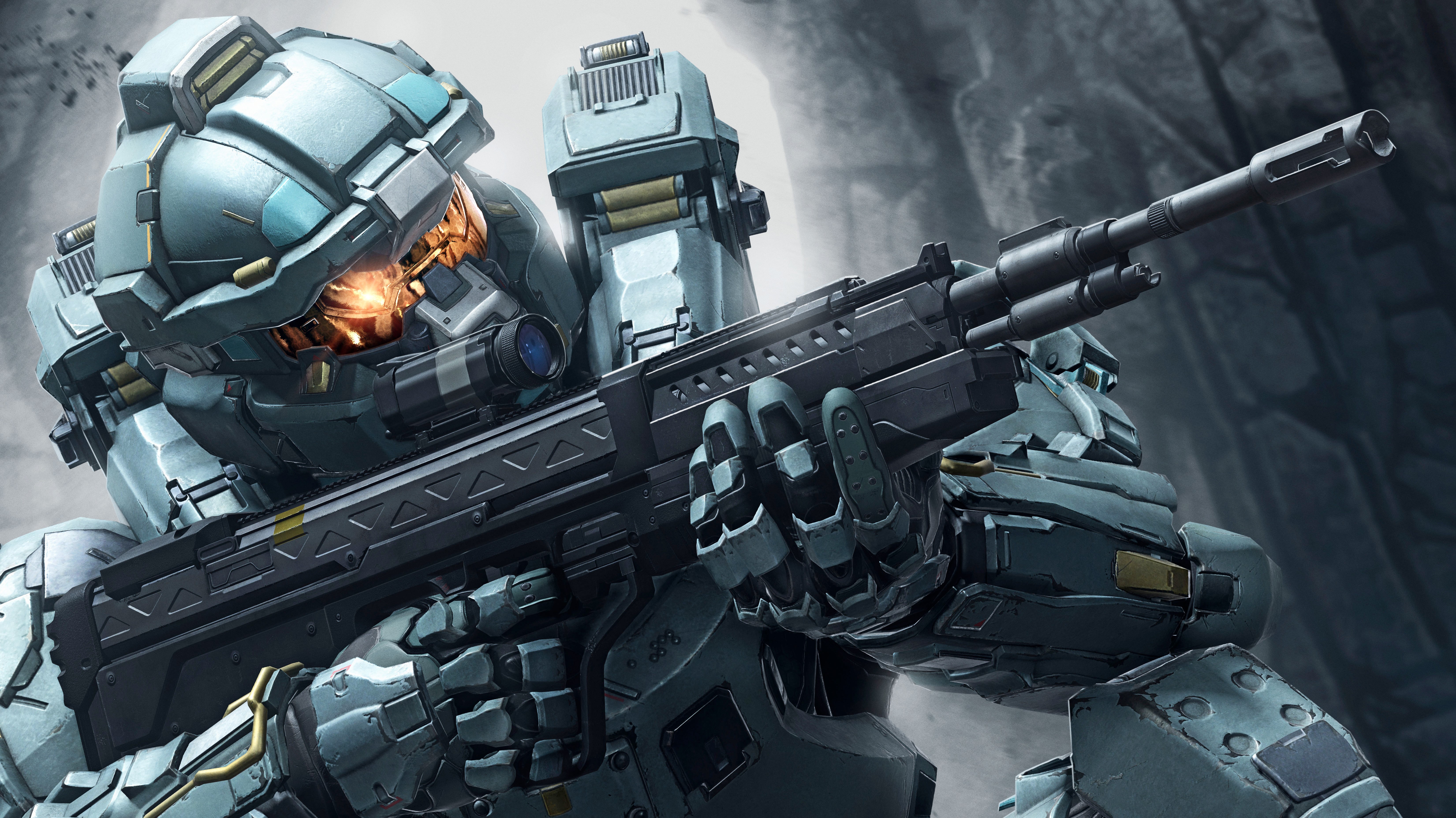 Master Chief from Halo 5: Guardians holding a weapon HD Wallpaper