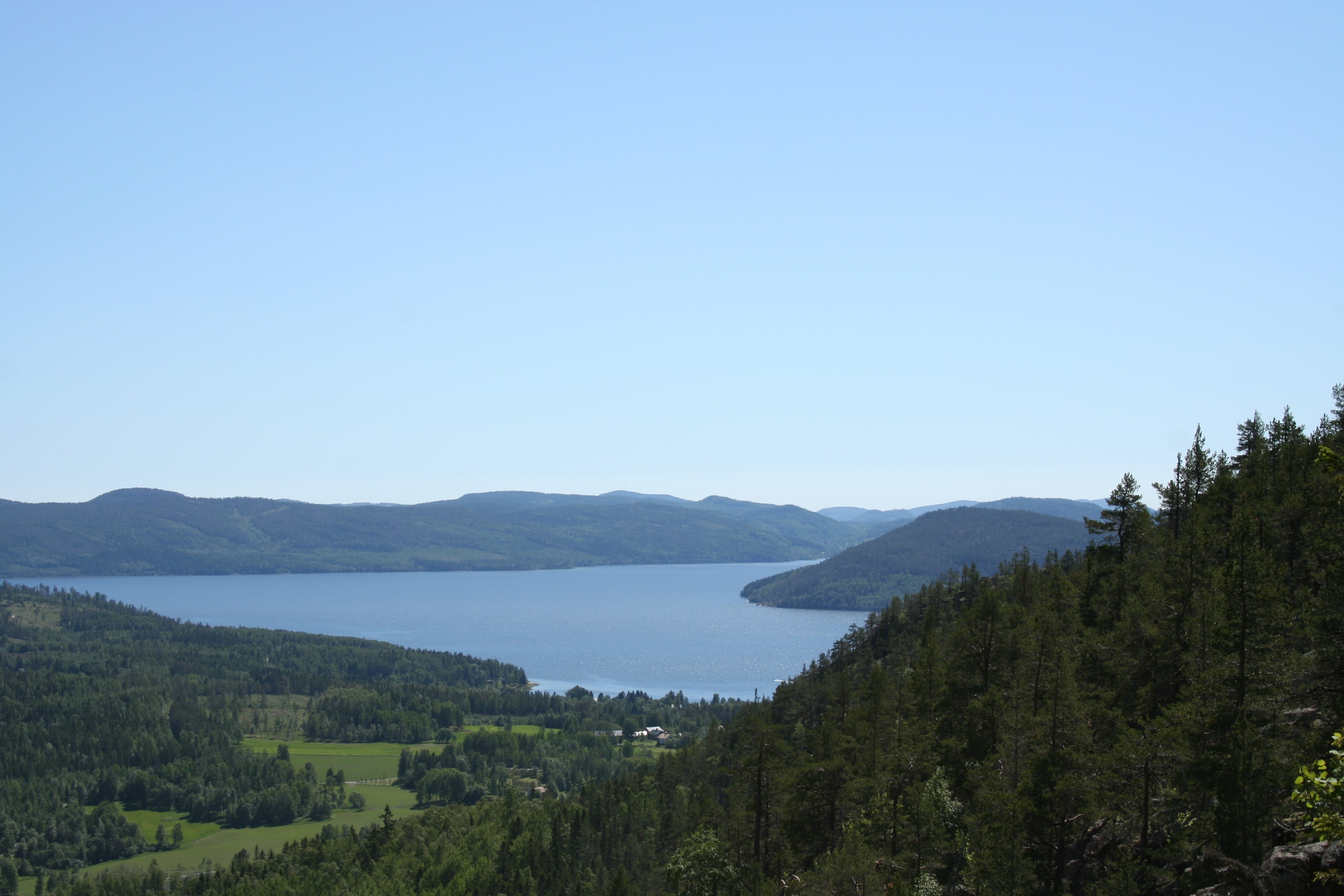 Lake and mountains in Sweden HD Wallpaper