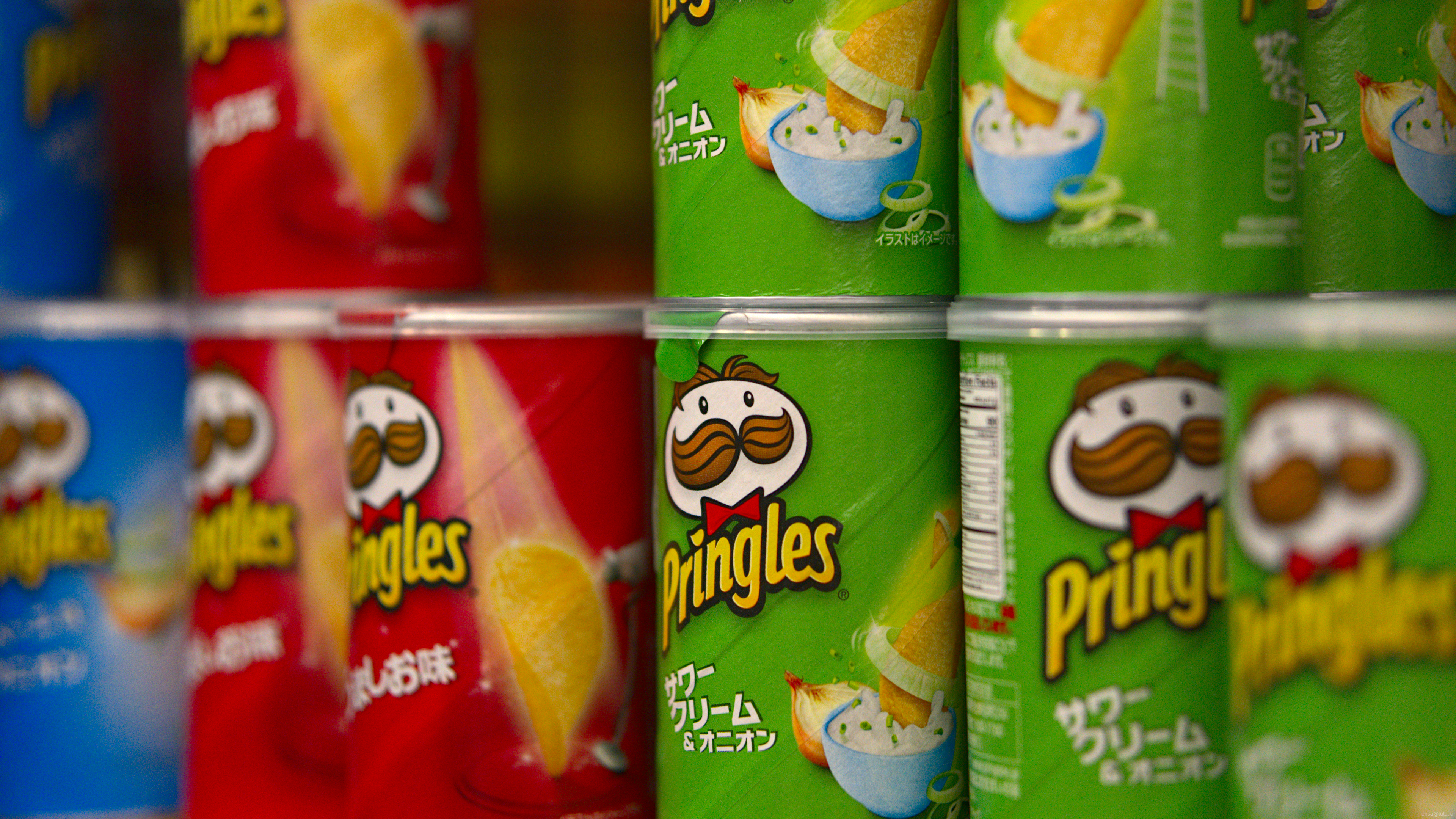 Pringles snacks in cans HD Wallpaper