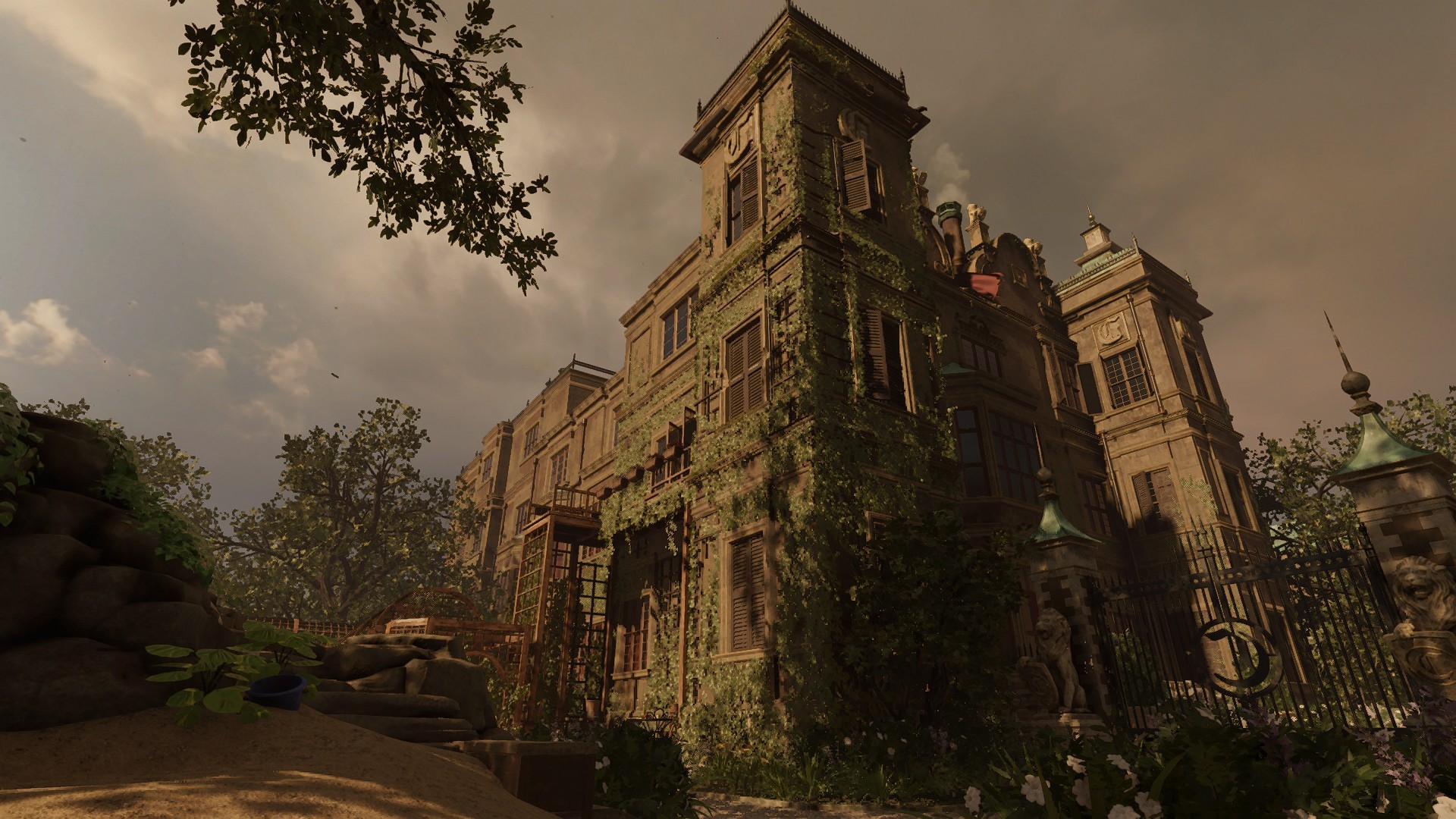 Old mansion overgrown with vines in Shadow of the Tomb Raider HD Wallpaper