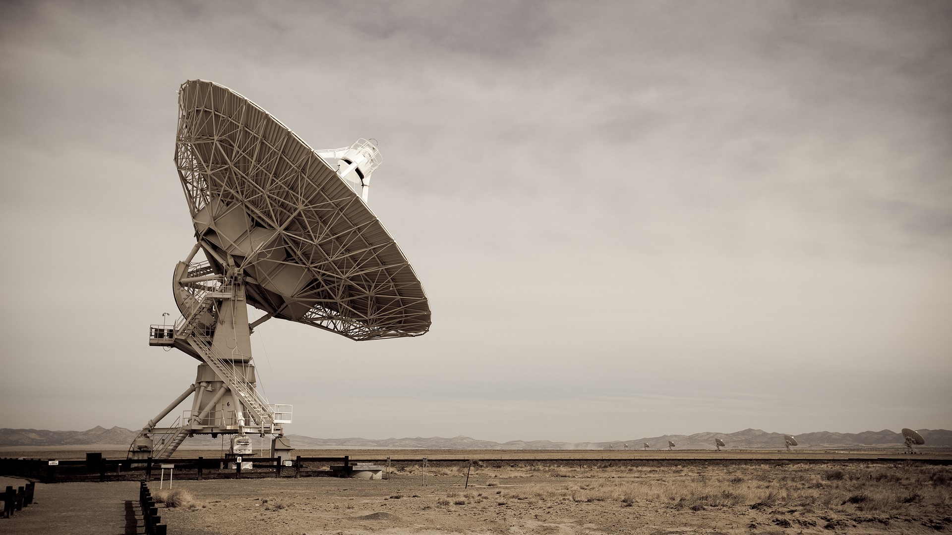 Radio telescopes in a desert landscape HD Wallpaper