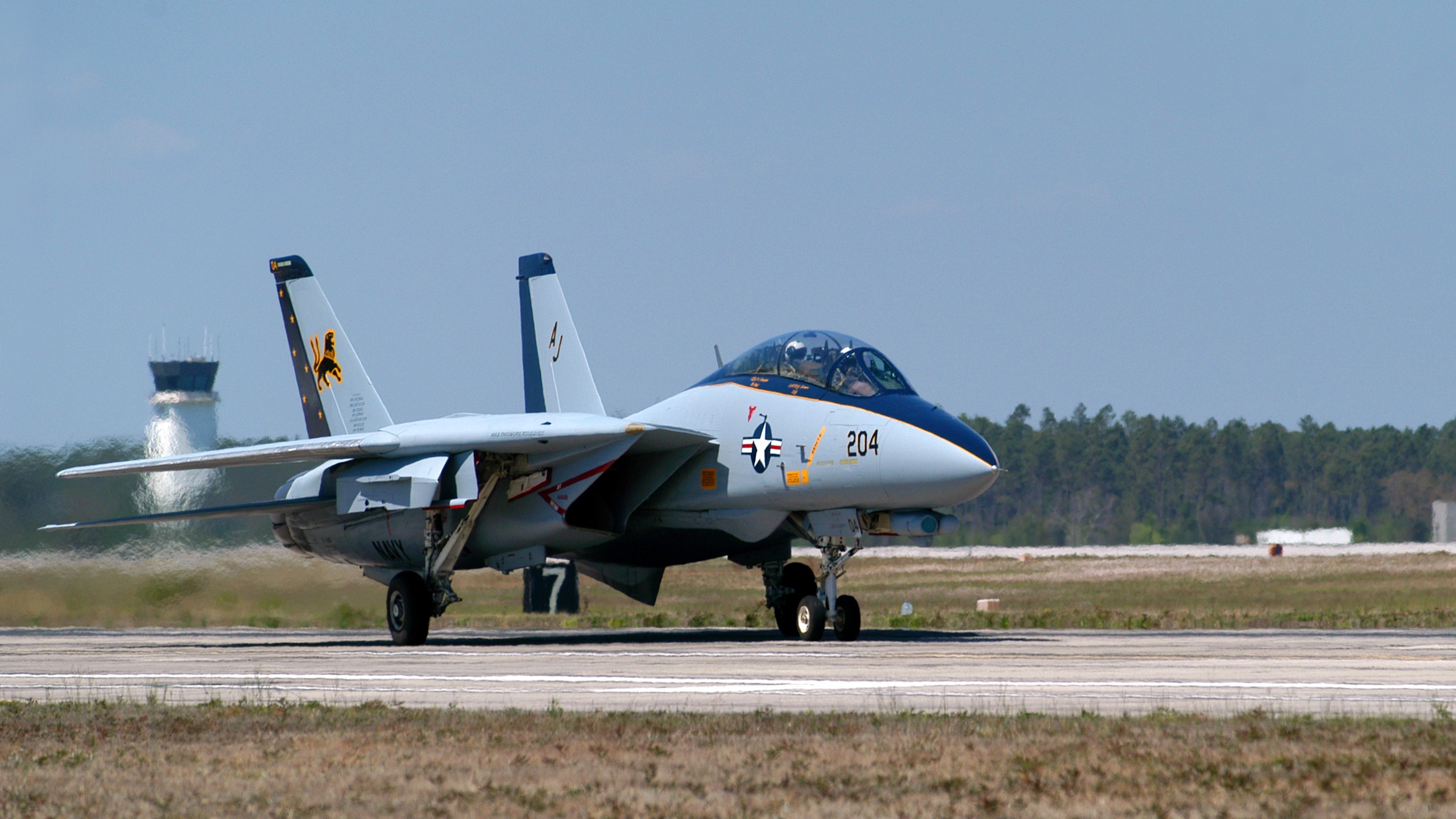 F-14 Tomcat aircraft on runway HD Wallpaper