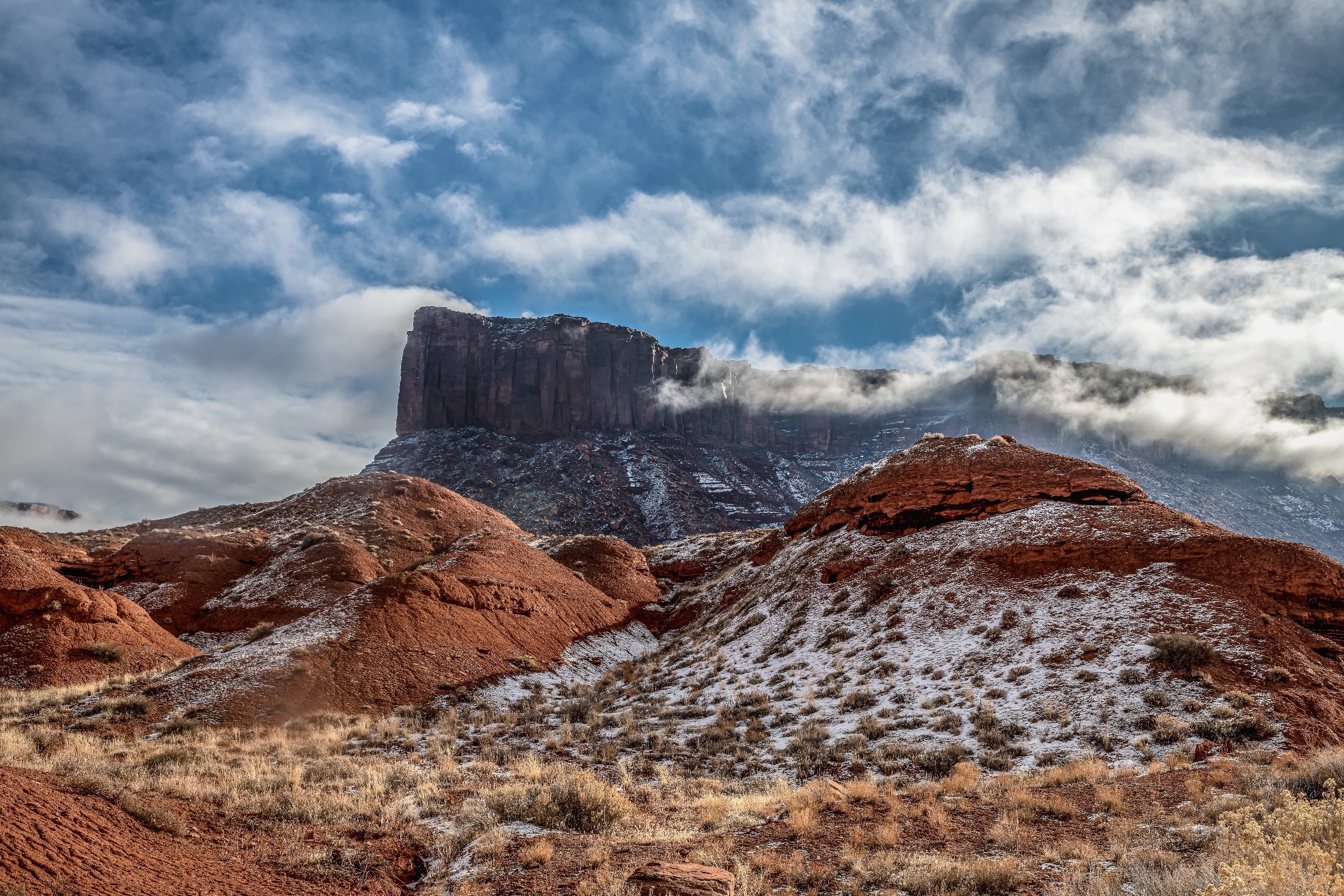 Desert landscape with snow in Utah, USA HD Wallpaper