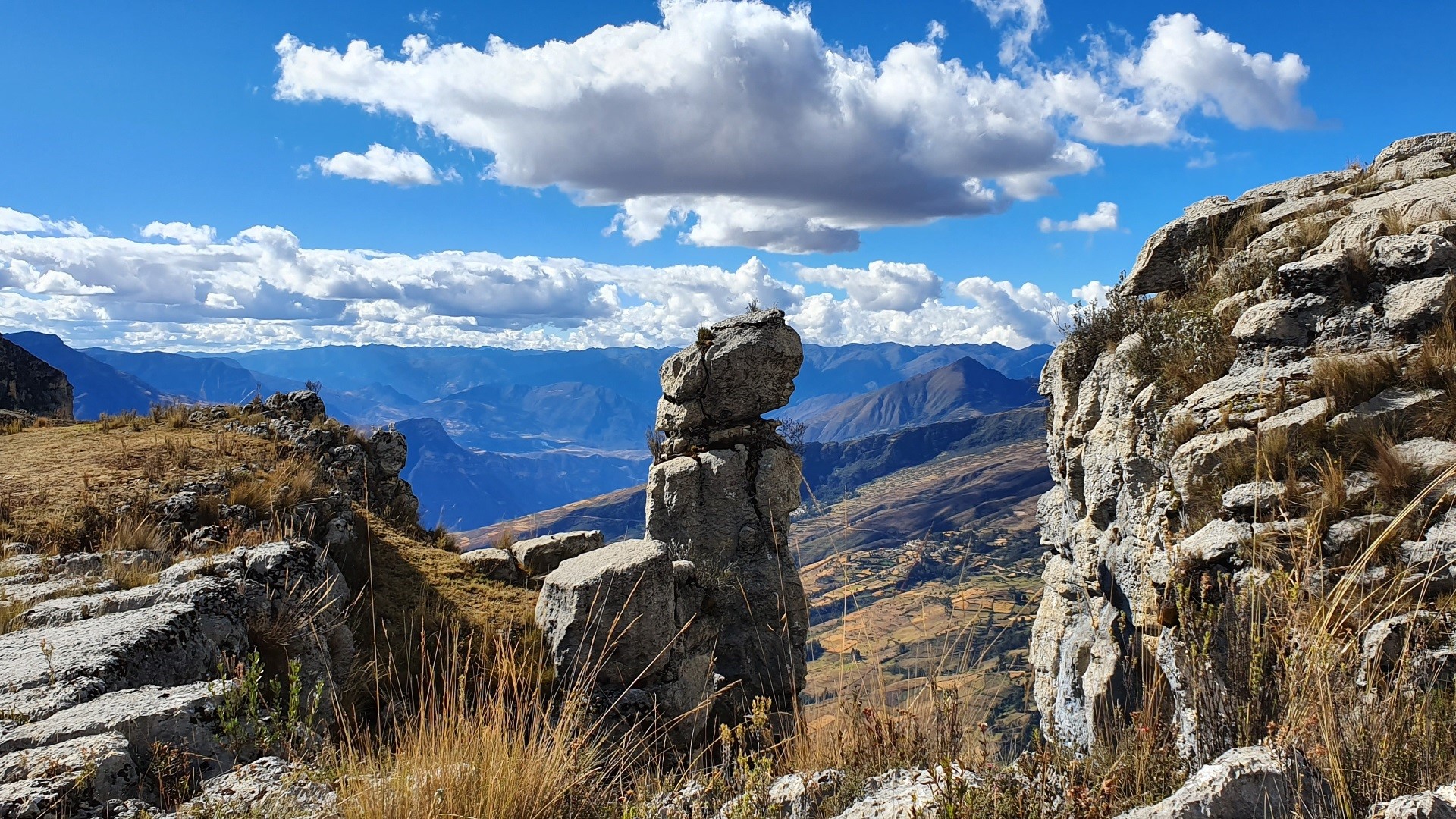 Rocky outcrop overlooking a valley in Peru HD Wallpaper