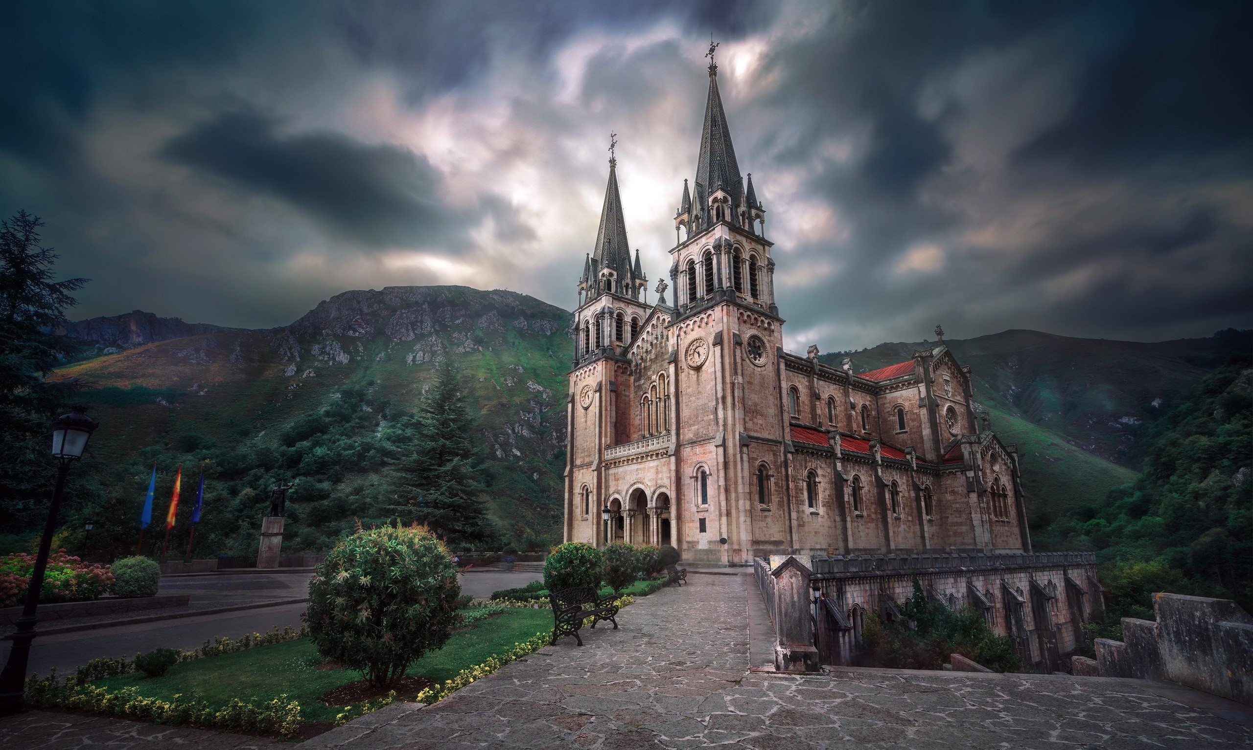 Basílica de Santa María la Real de Covadonga, Spain HD Wallpaper