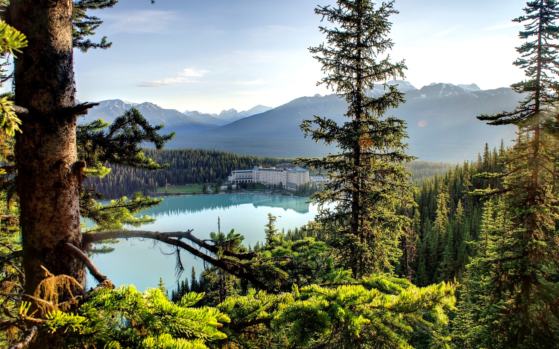 Fairmont Chateau Lake Louise and Mountains HD Wallpaper