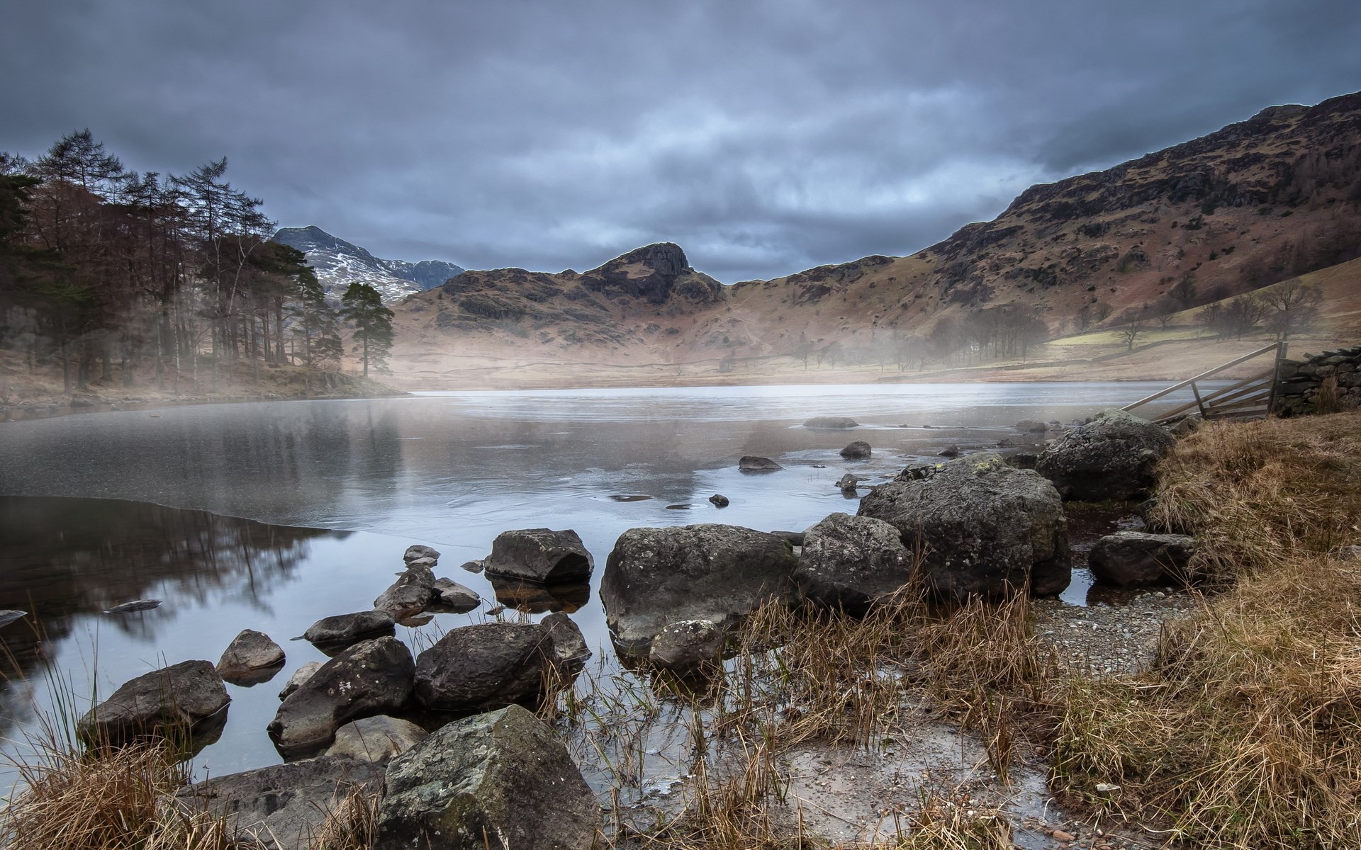 Misty Lake and Mountains HD Wallpaper