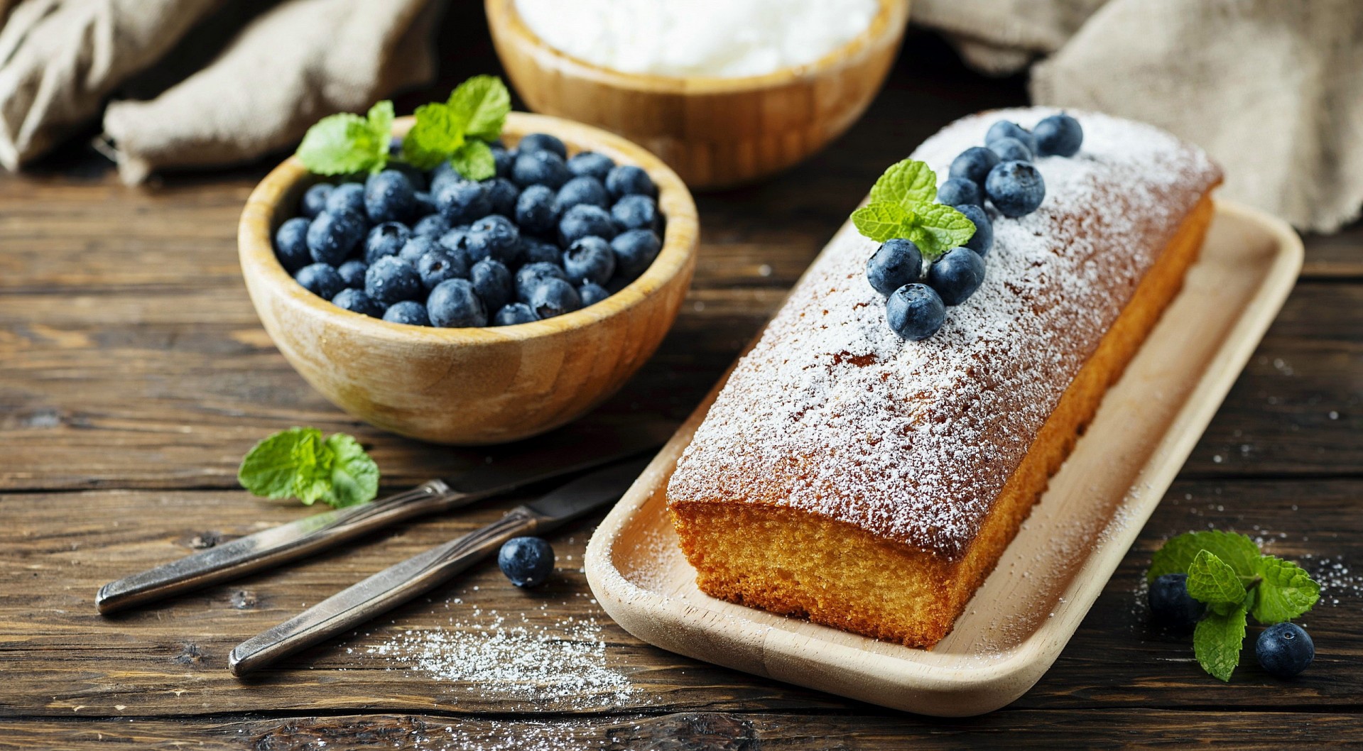 Blueberry loaf cake with powdered sugar and mint HD Wallpaper