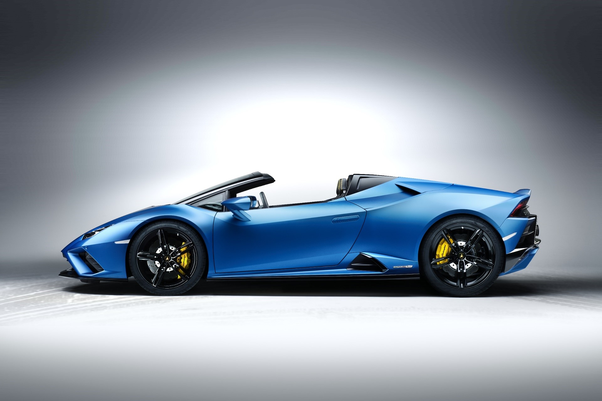 Blue Lamborghini Huracan Evo Spyder HD Wallpaper