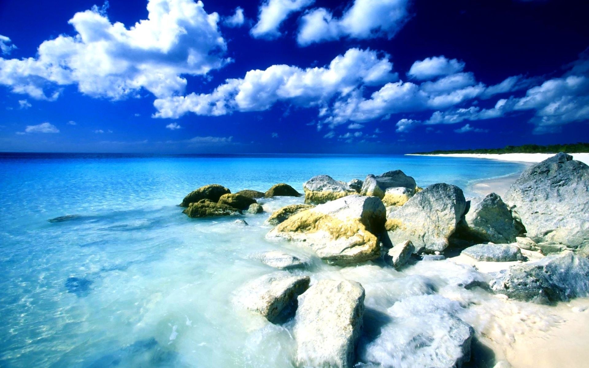 Beach with blue sky and clouds HD Wallpaper