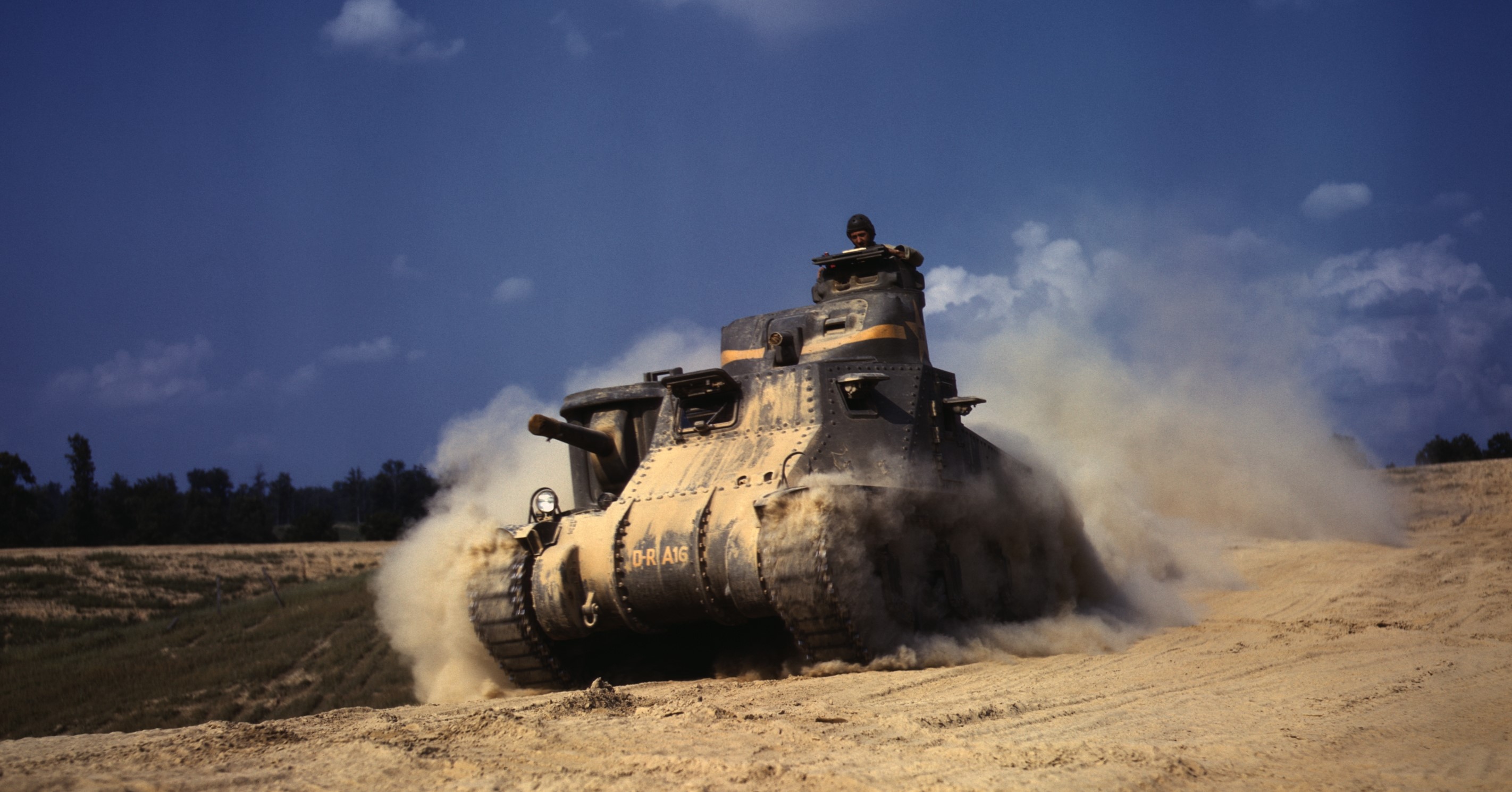 M3 Lee tank in action during World War II HD Wallpaper