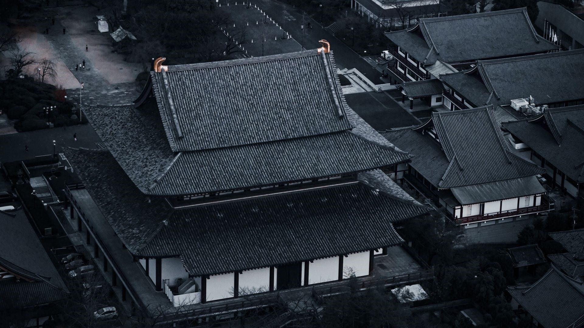 Aerial view of traditional Chinese temple complex HD Wallpaper