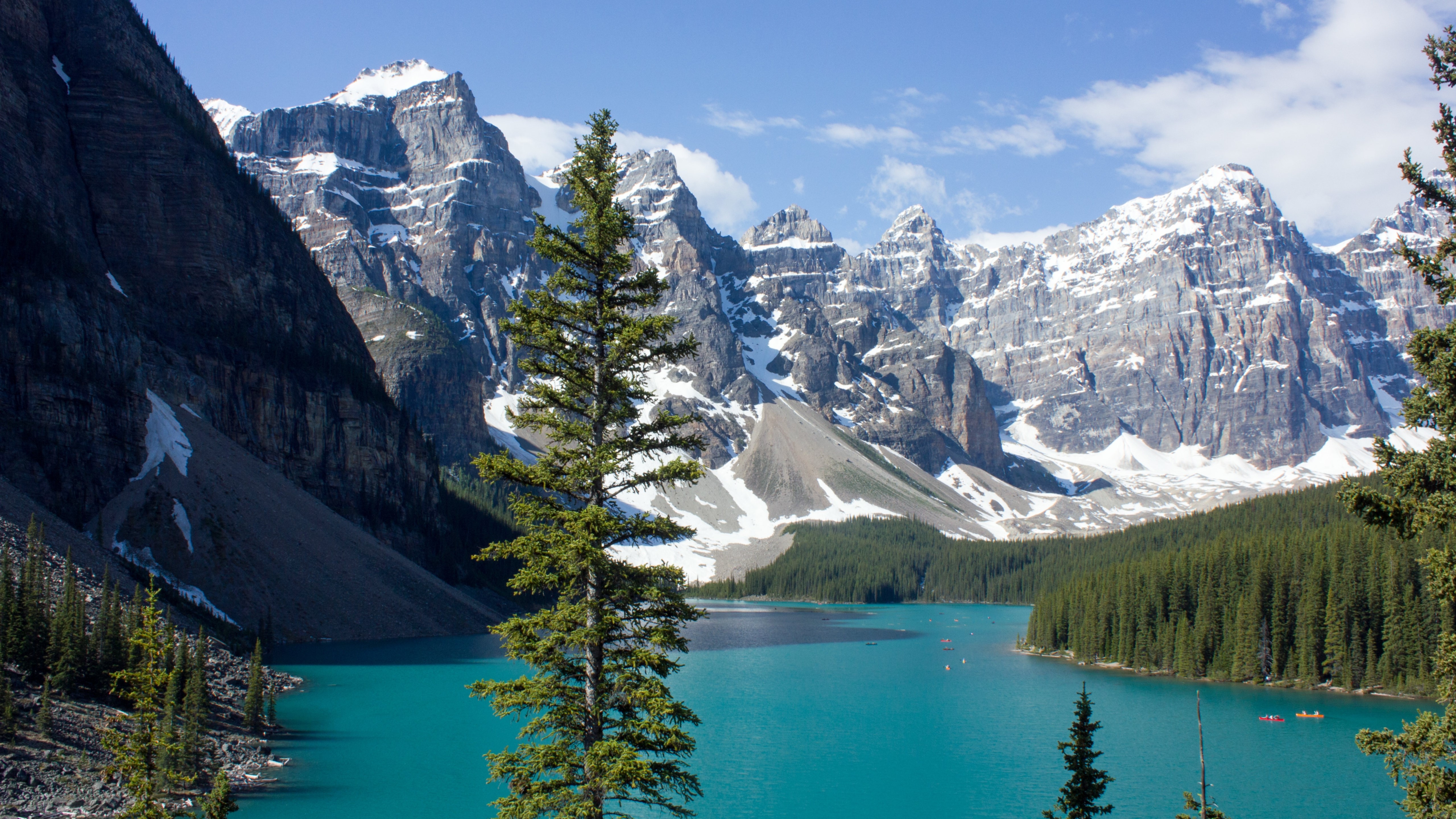 Moraine Lake in Banff National Park, Canada HD Wallpaper