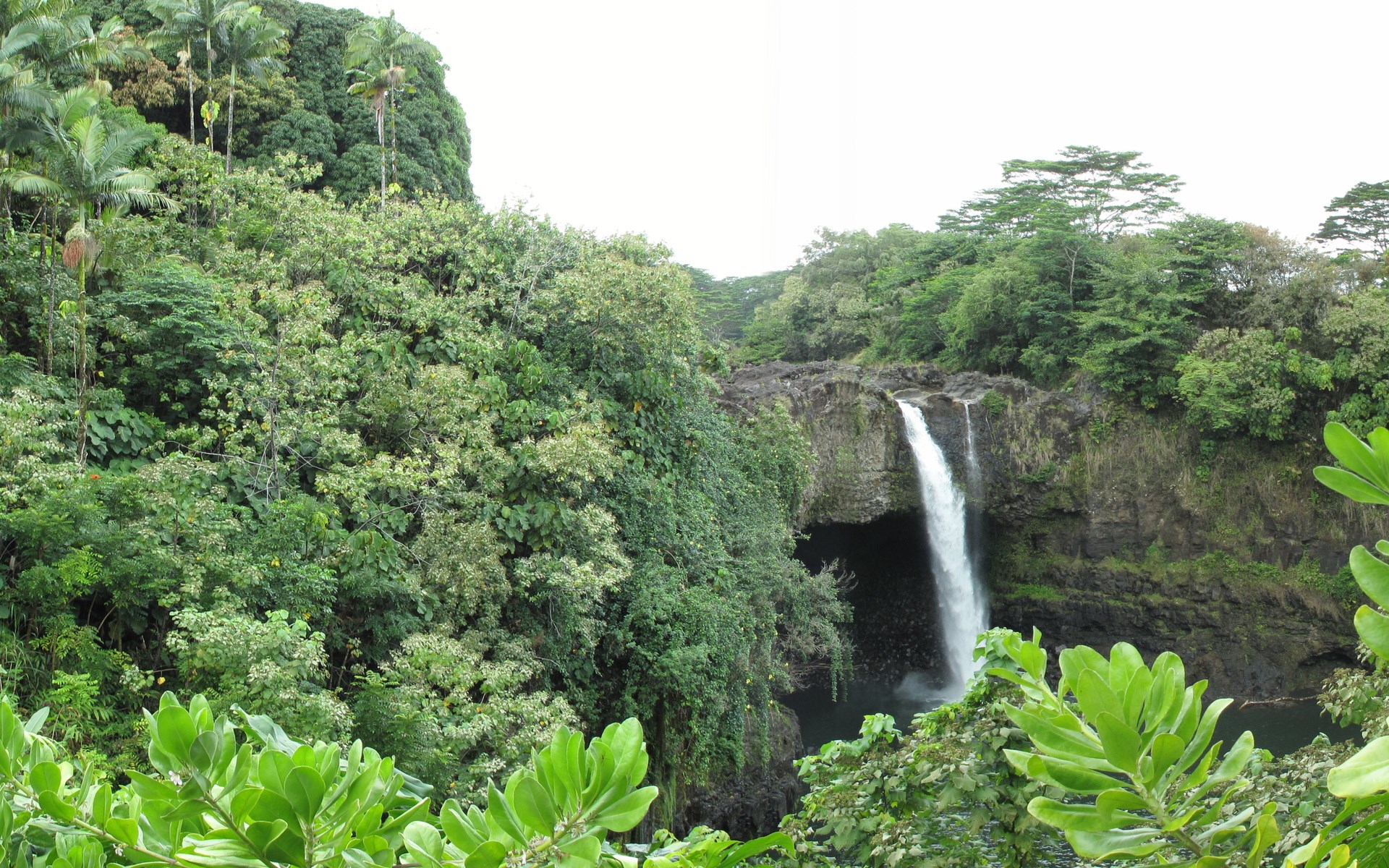 Rainbow Falls Waterfall in Hawaii HD Wallpaper
