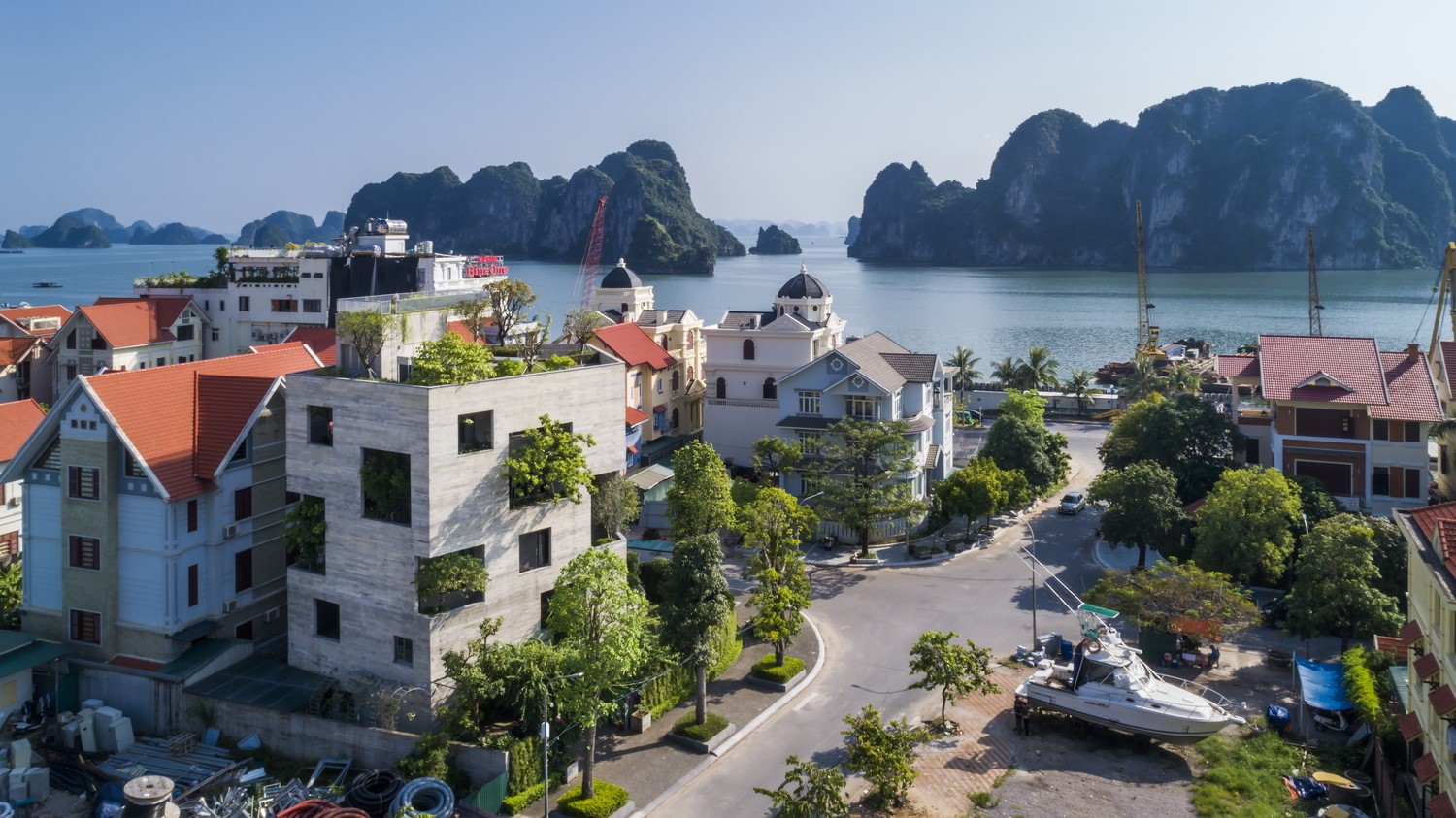 Modern houses and karst islands in Vietnam HD Wallpaper
