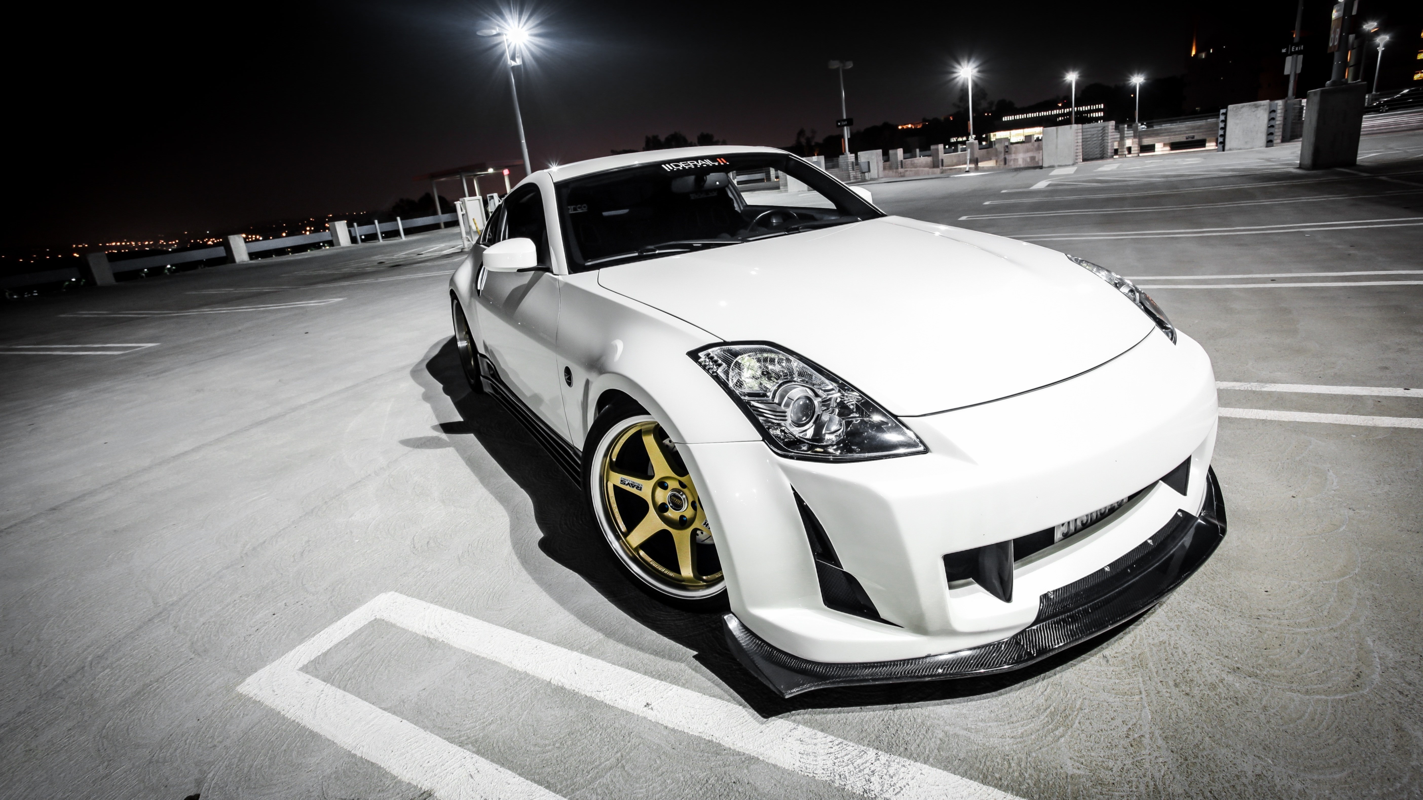 White Nissan 350Z sports car with gold wheels at night HD Wallpaper
