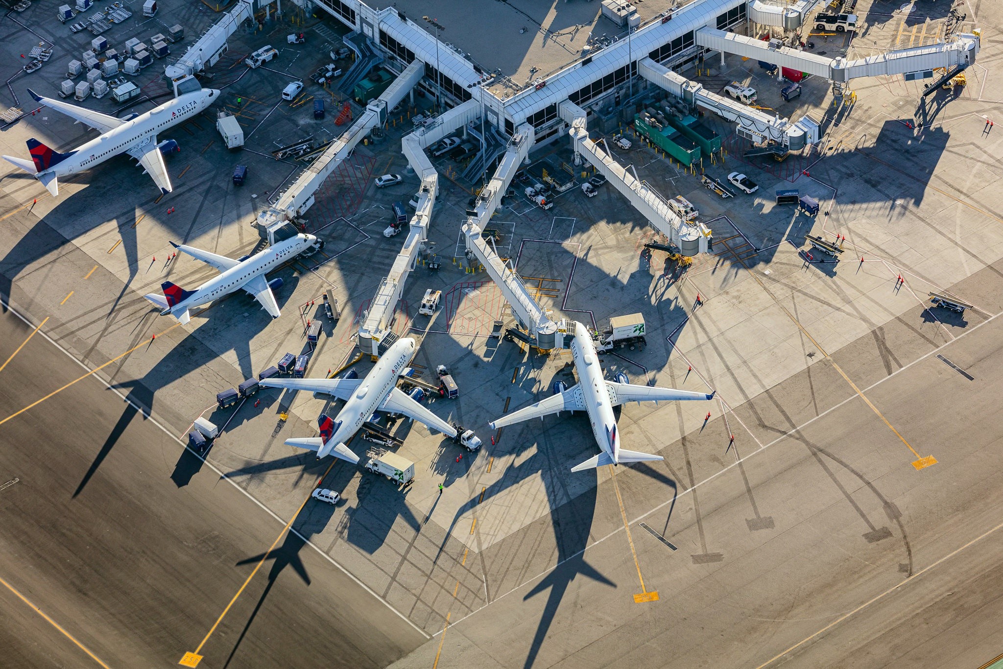 Aerial view of Delta airplanes at Los Angeles International Airport HD Wallpaper