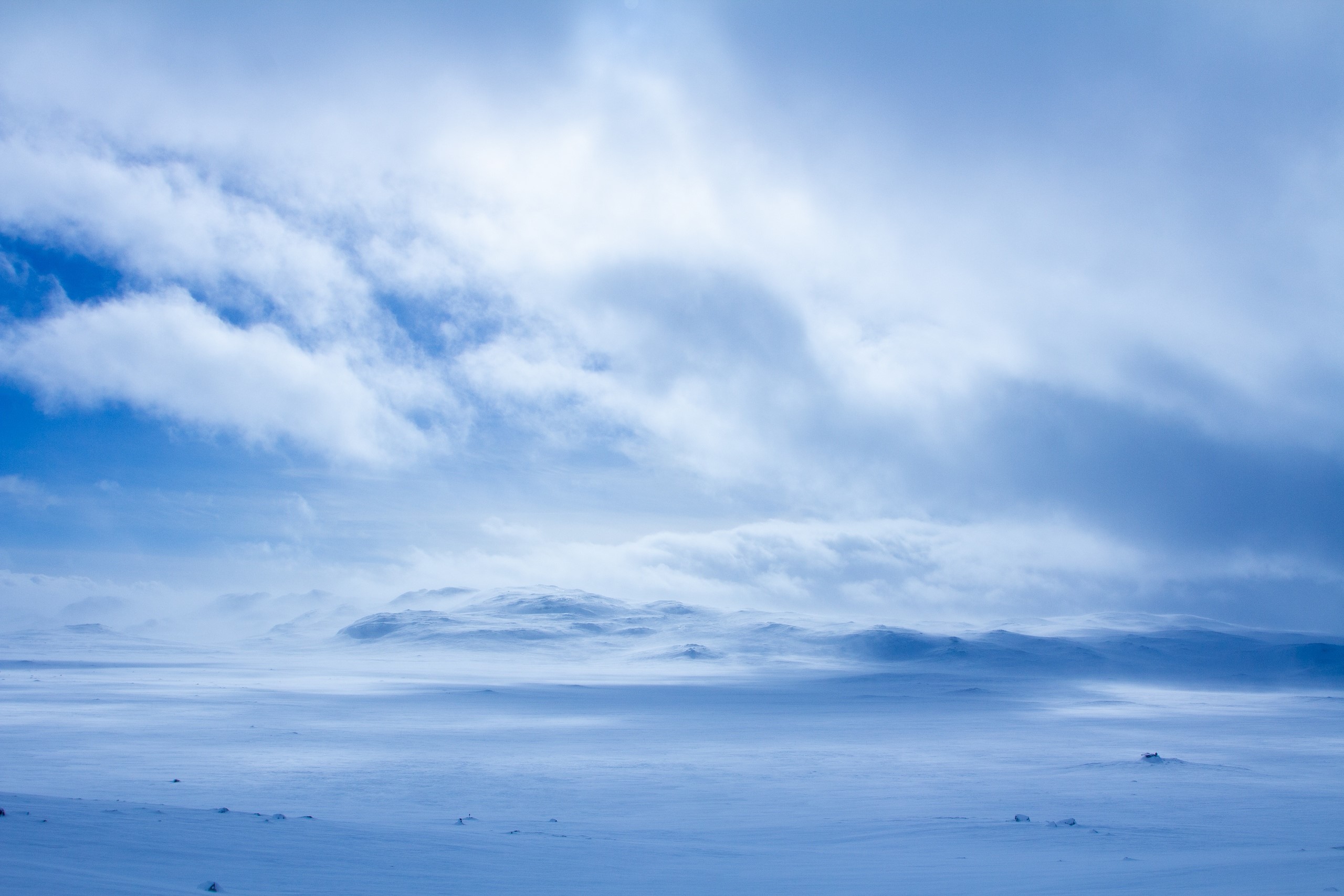 Snowy Arctic landscape with mountains and clouds HD Wallpaper