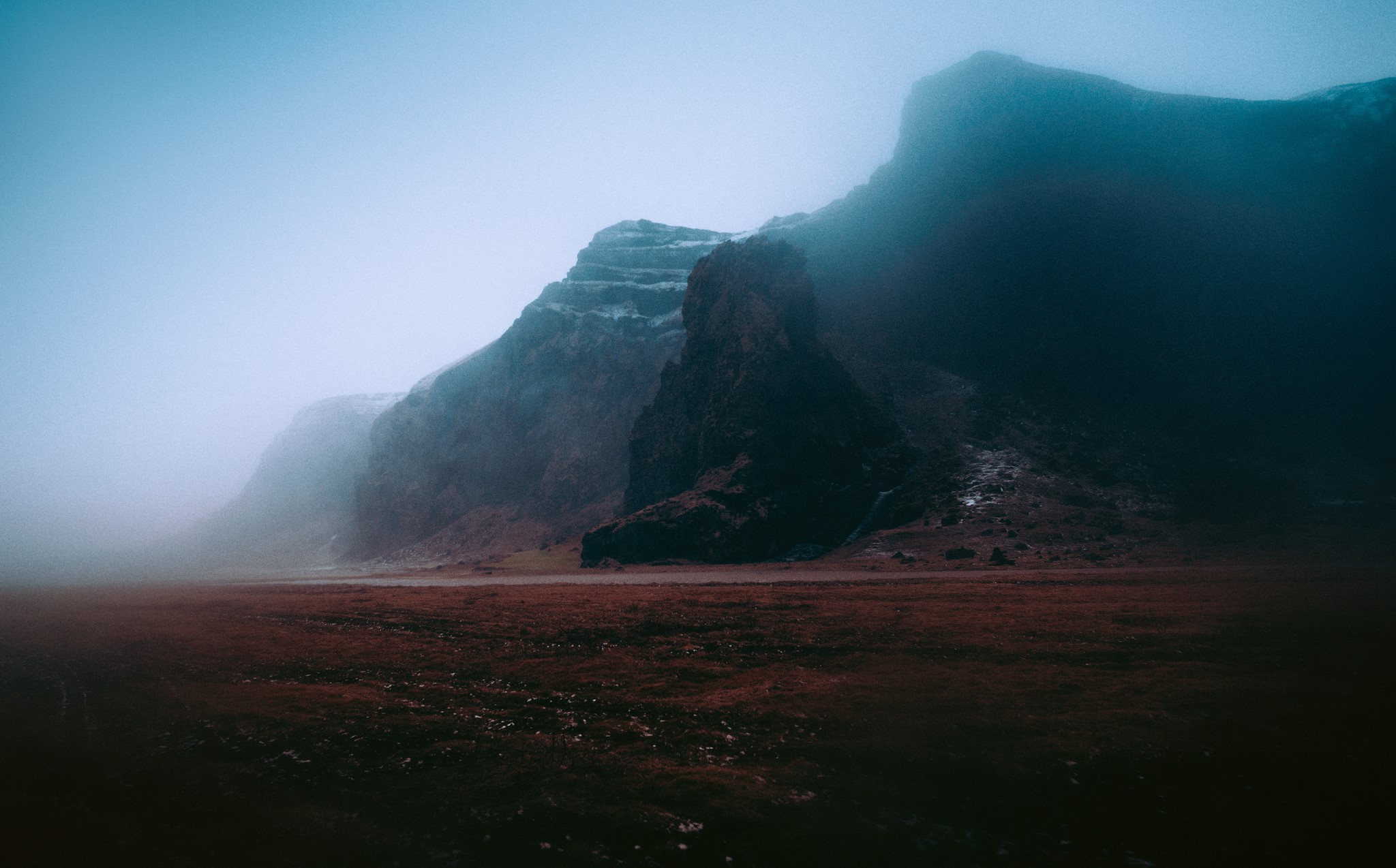Misty mountains and a field of grass HD Wallpaper