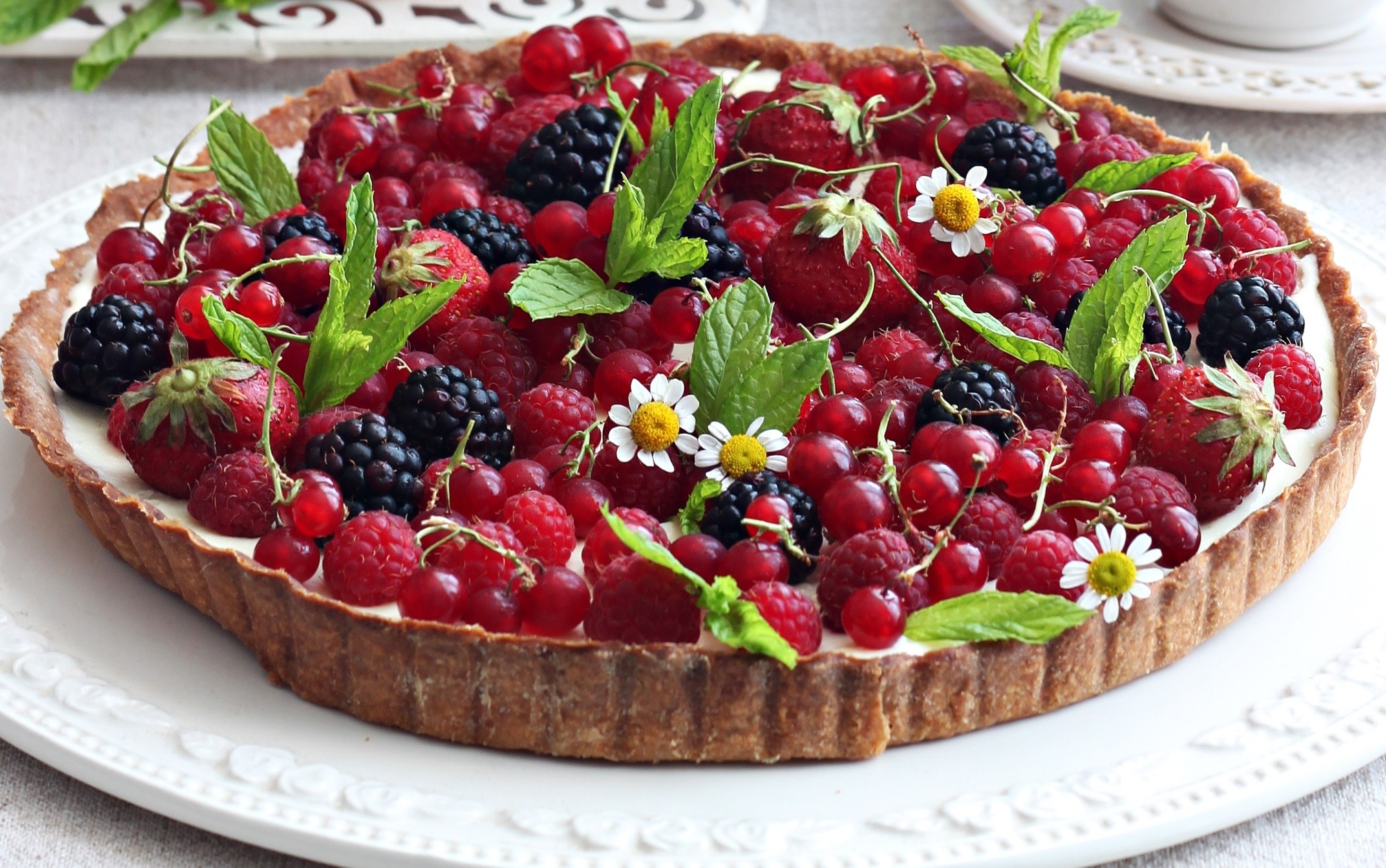Berry Tart with Cream and Mint HD Wallpaper