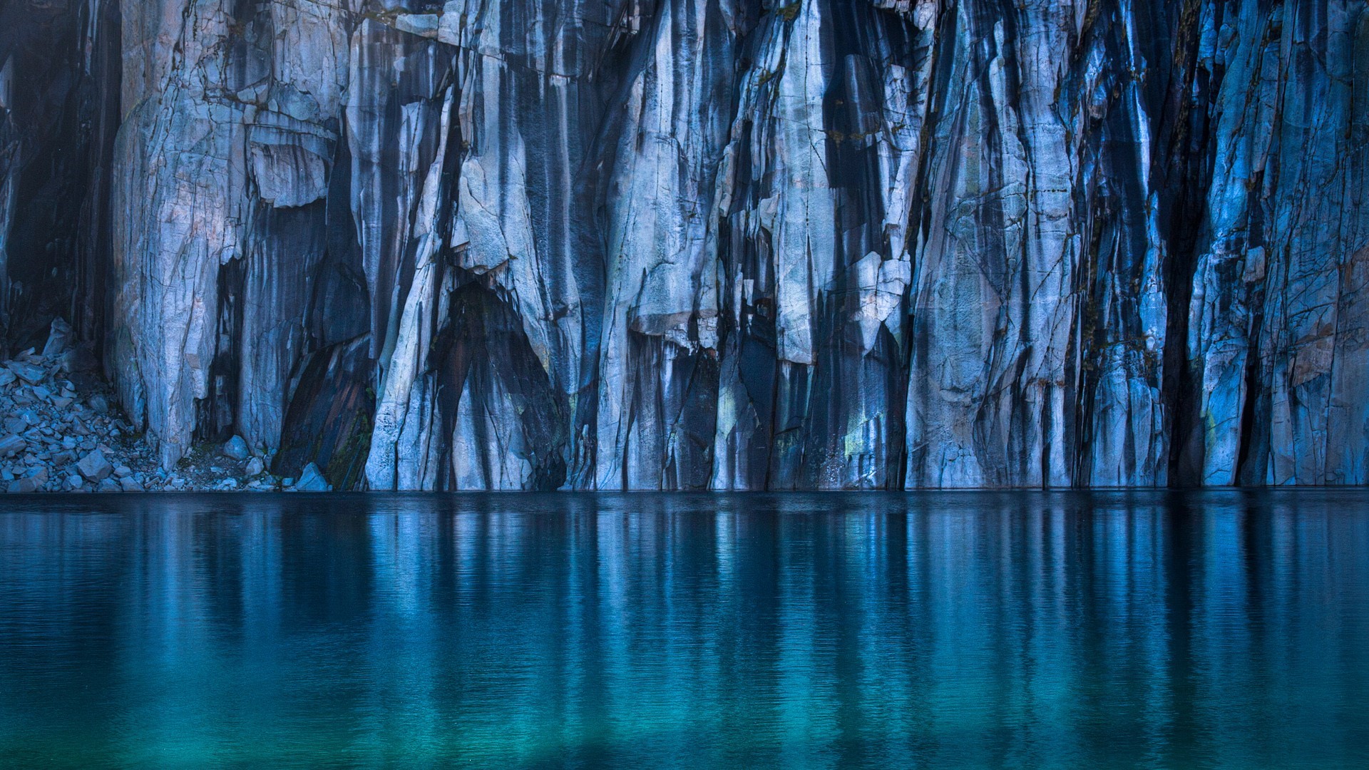 Precipice Lake cliff face and reflection HD Wallpaper