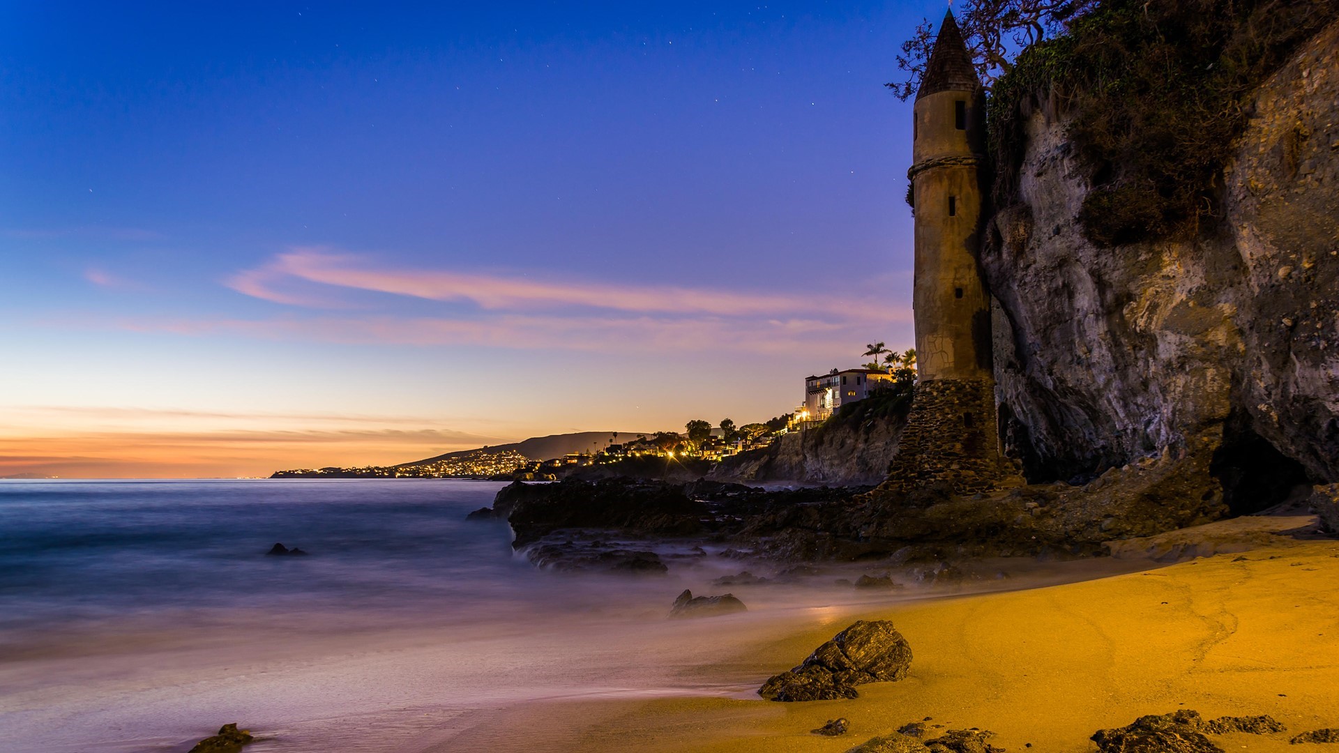 Pirate Tower at sunset on the coast of California HD Wallpaper