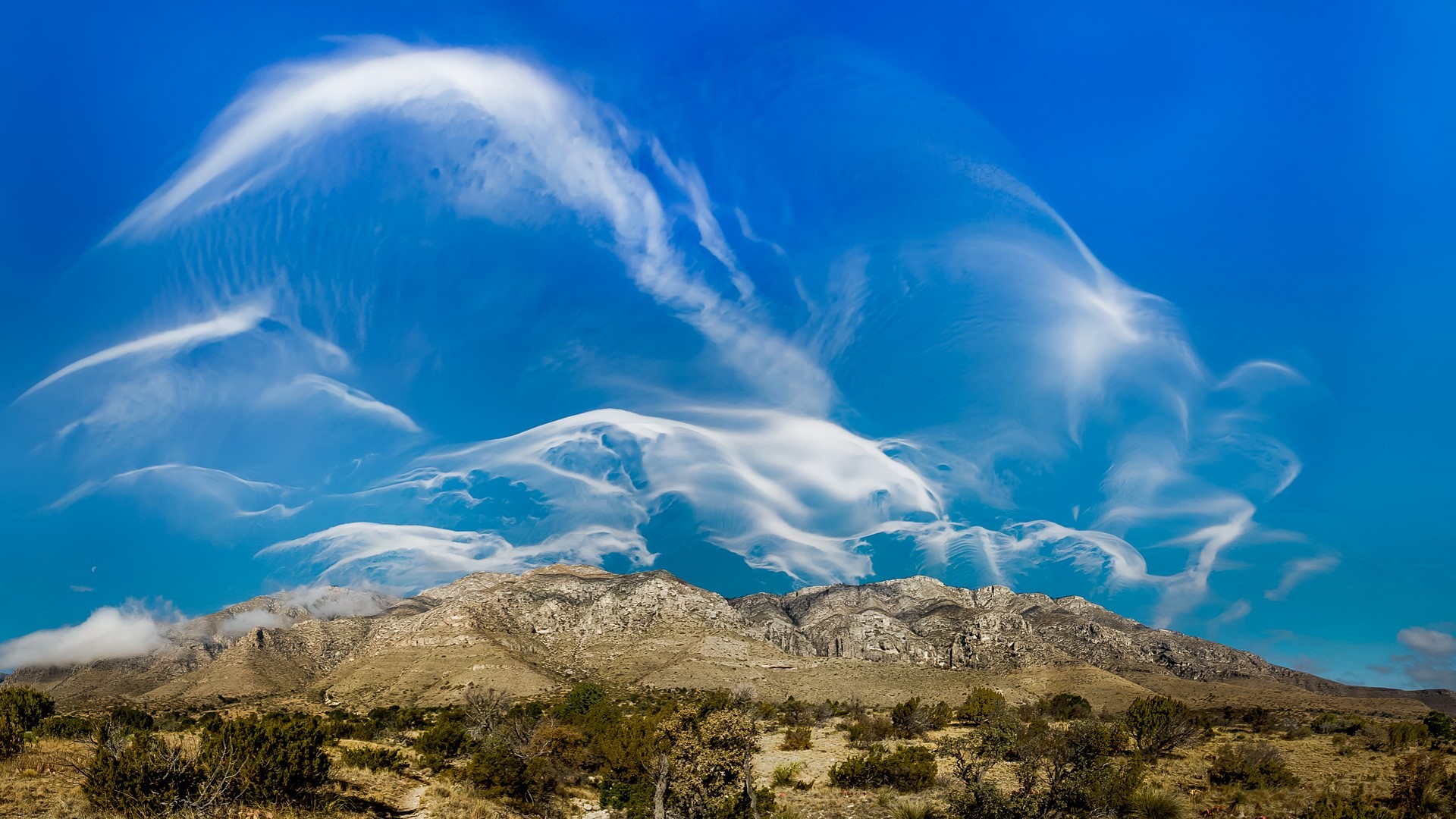 Dramatic clouds over mountains in Texas HD Wallpaper