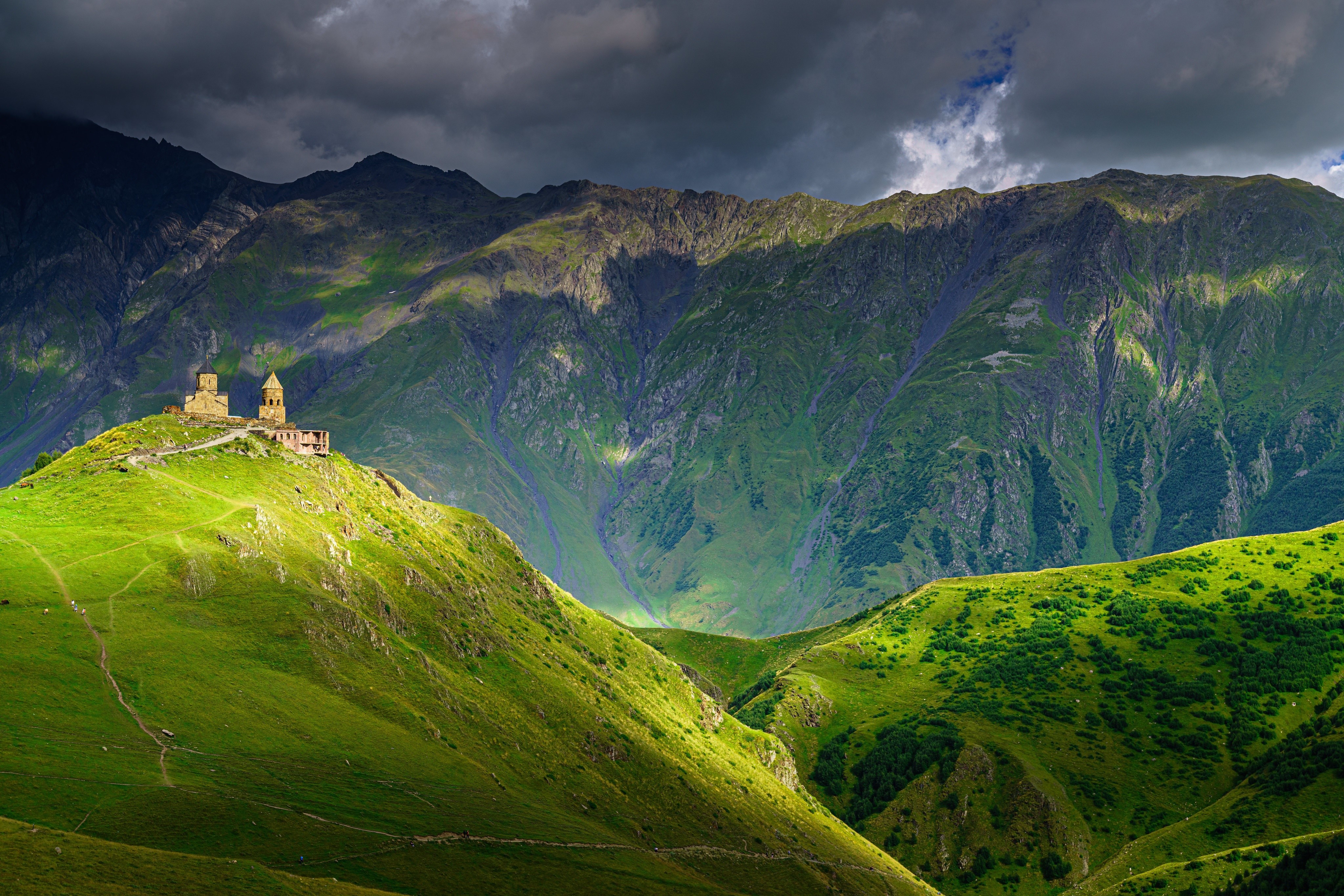 Gergeti Trinity Church in Kazbegi, Georgia HD Wallpaper