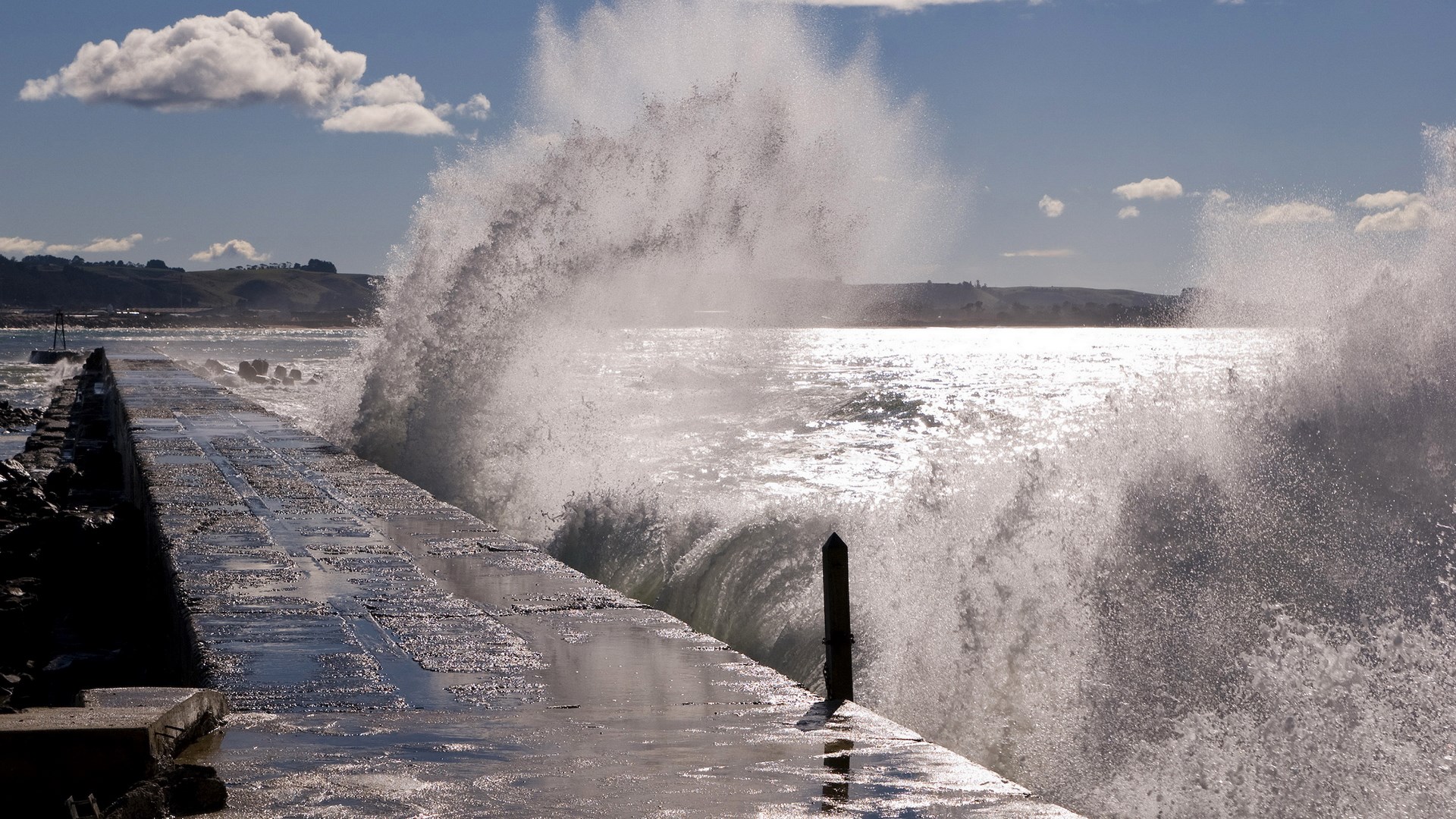 Wave crashing on a concrete pier HD Wallpaper