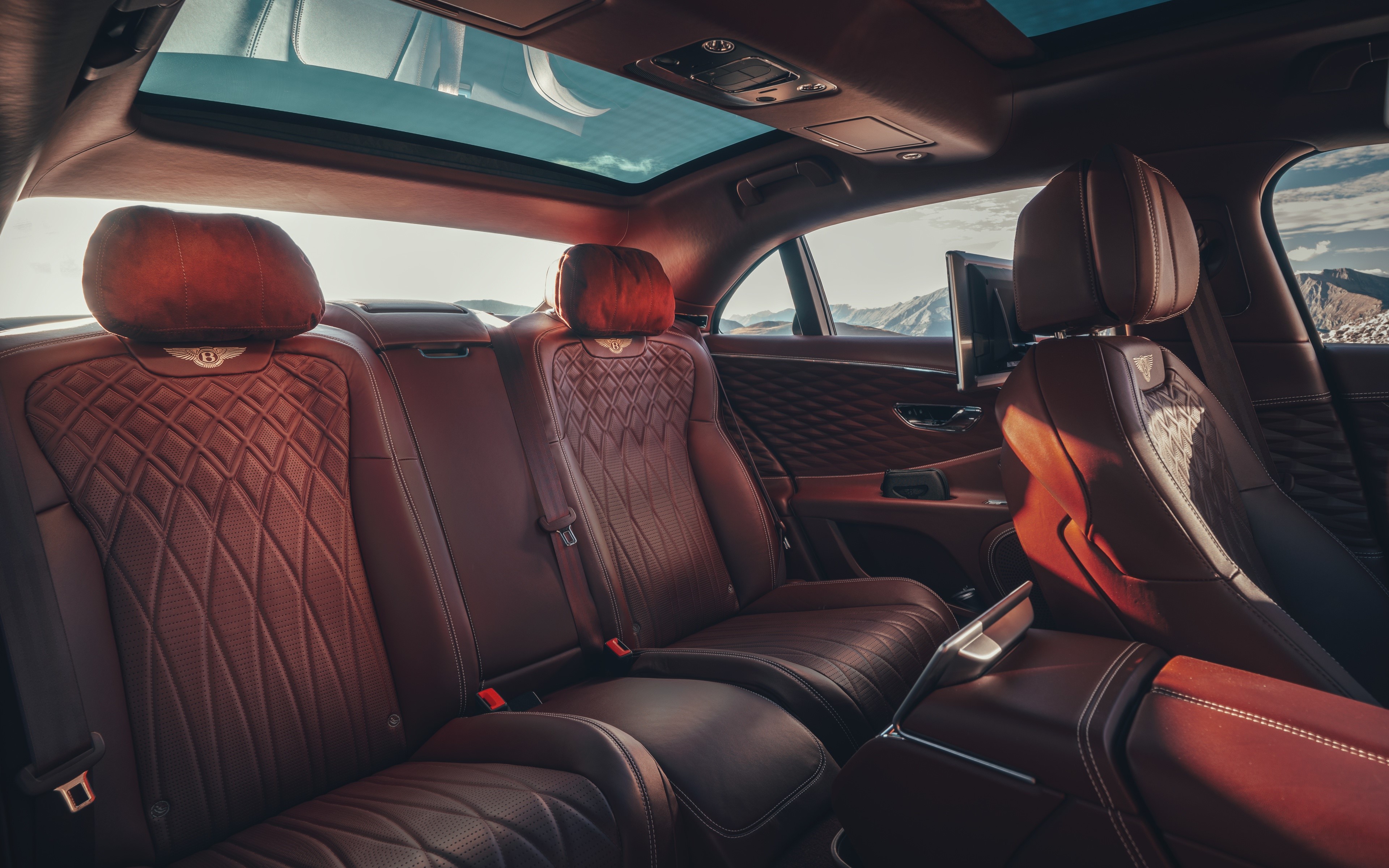 Bentley luxury car interior with leather seats and sunroof HD Wallpaper