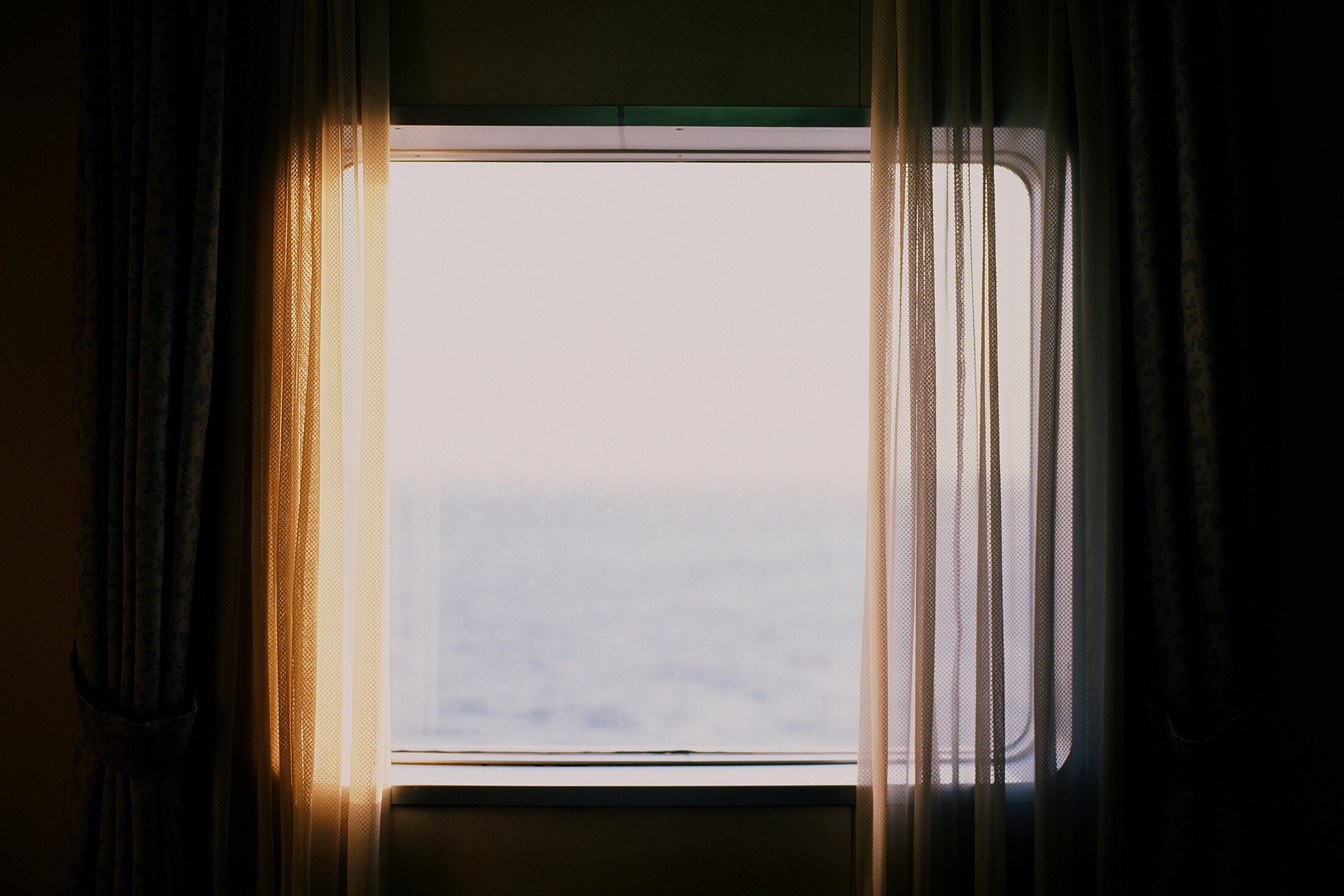 Train window with sunlight and curtains HD Wallpaper