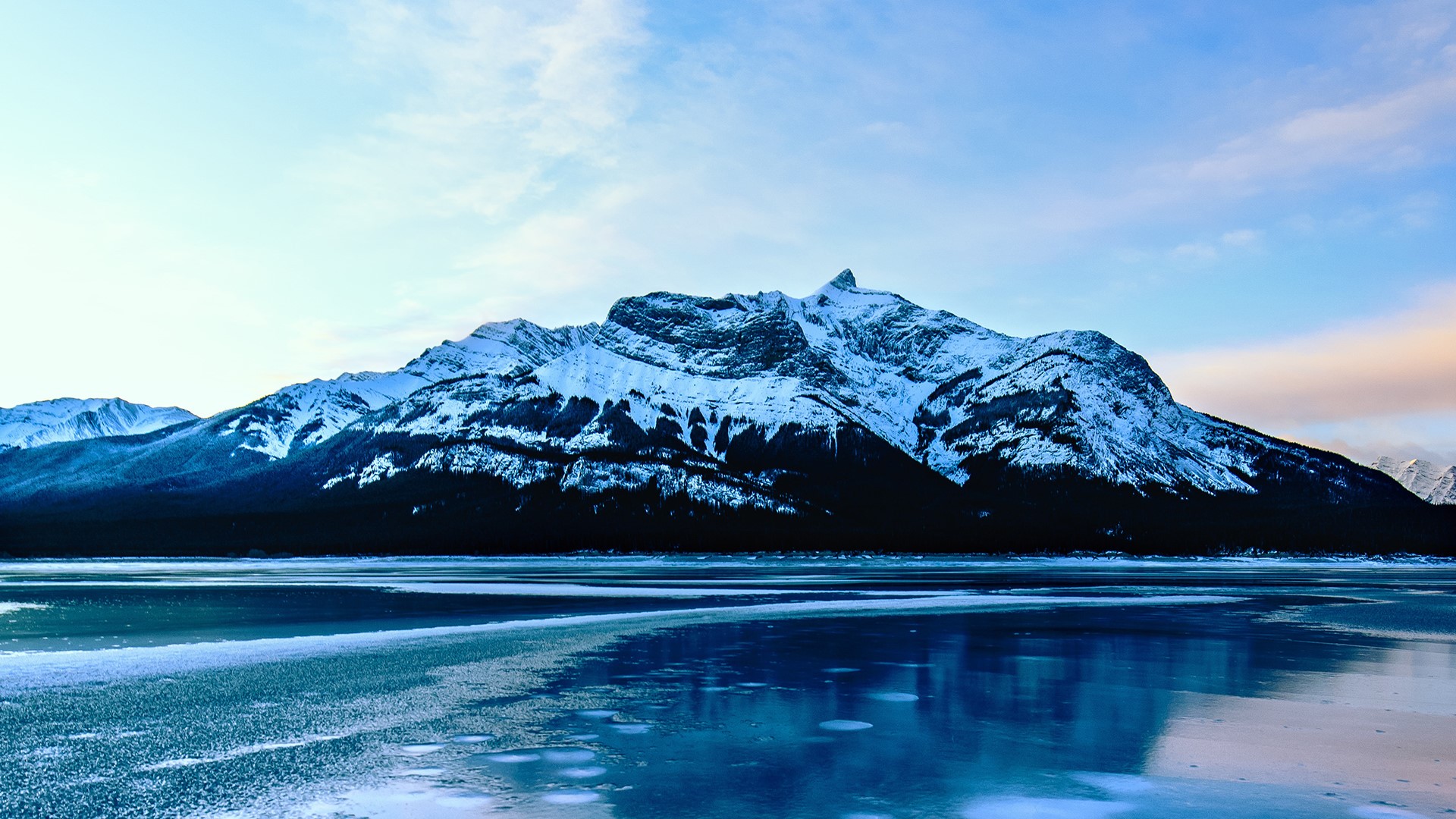 Snow-covered mountains reflected in Abraham Lake HD Wallpaper