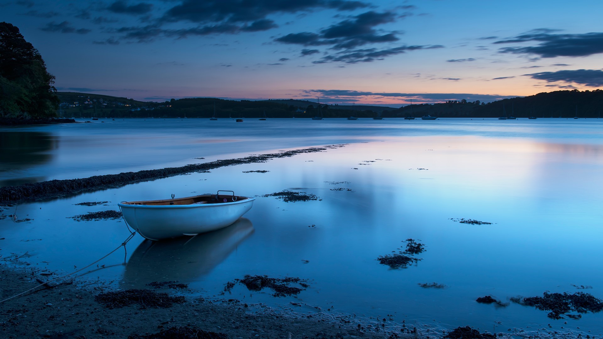 Boat on a calm lake at dawn in England HD Wallpaper