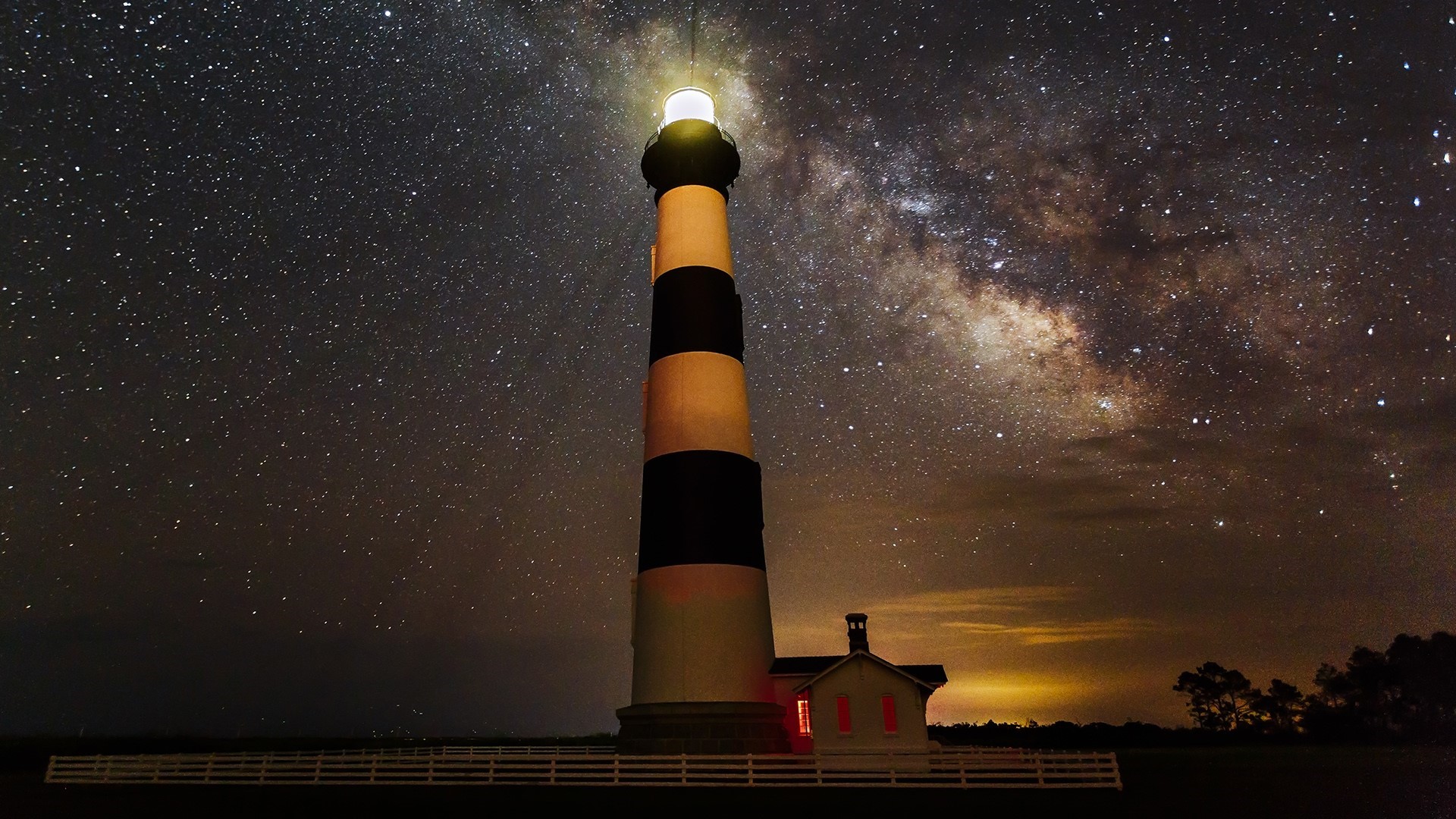 Bodie Island Lighthouse under the Milky Way HD Wallpaper