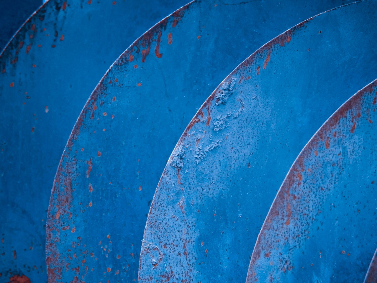 Abstract blue curved metal with rust HD Wallpaper