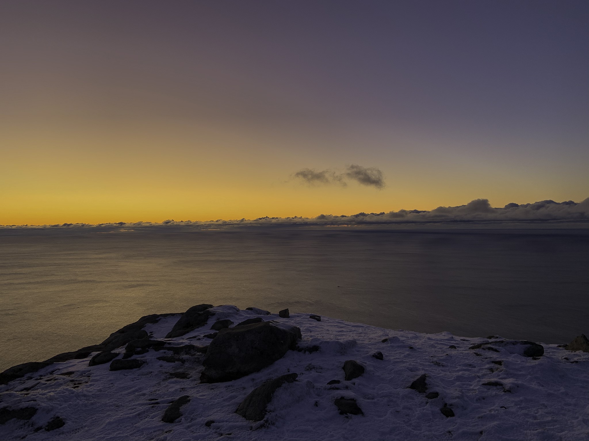 Winter sunset over the ocean in Norway HD Wallpaper