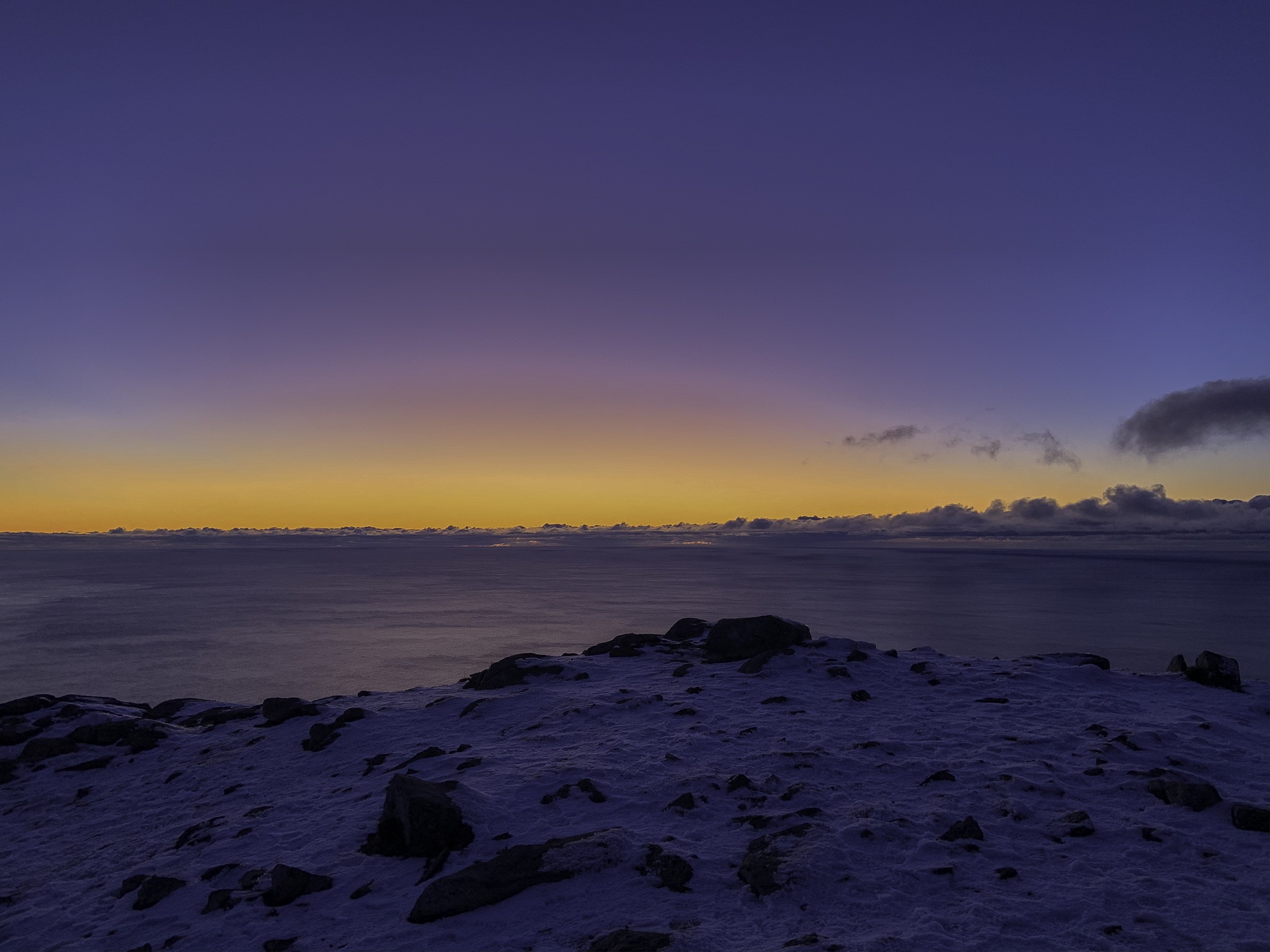 Winter landscape with ocean and twilight sky in Norway HD Wallpaper
